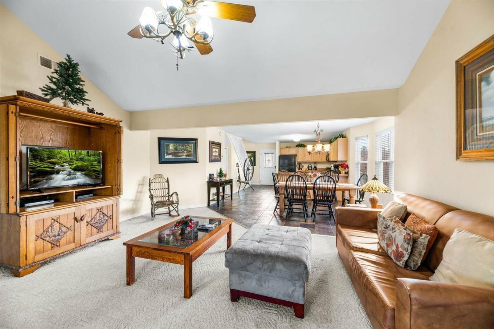 Cozy And Spacious 3br Pool Table Hot Tub Free Attraction Tickets Holiday home *