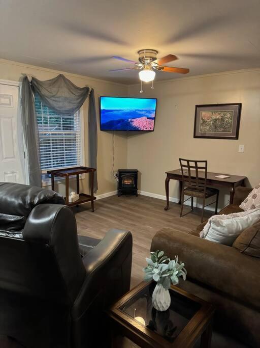 Holiday home La Casita- King Suite, 3 Minutes To Parkway Pigeon Forge