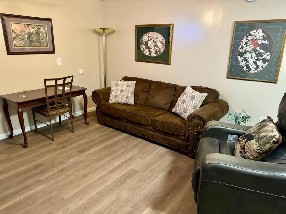 Holiday home La Casita- King Suite, 3 Minutes To Parkway *