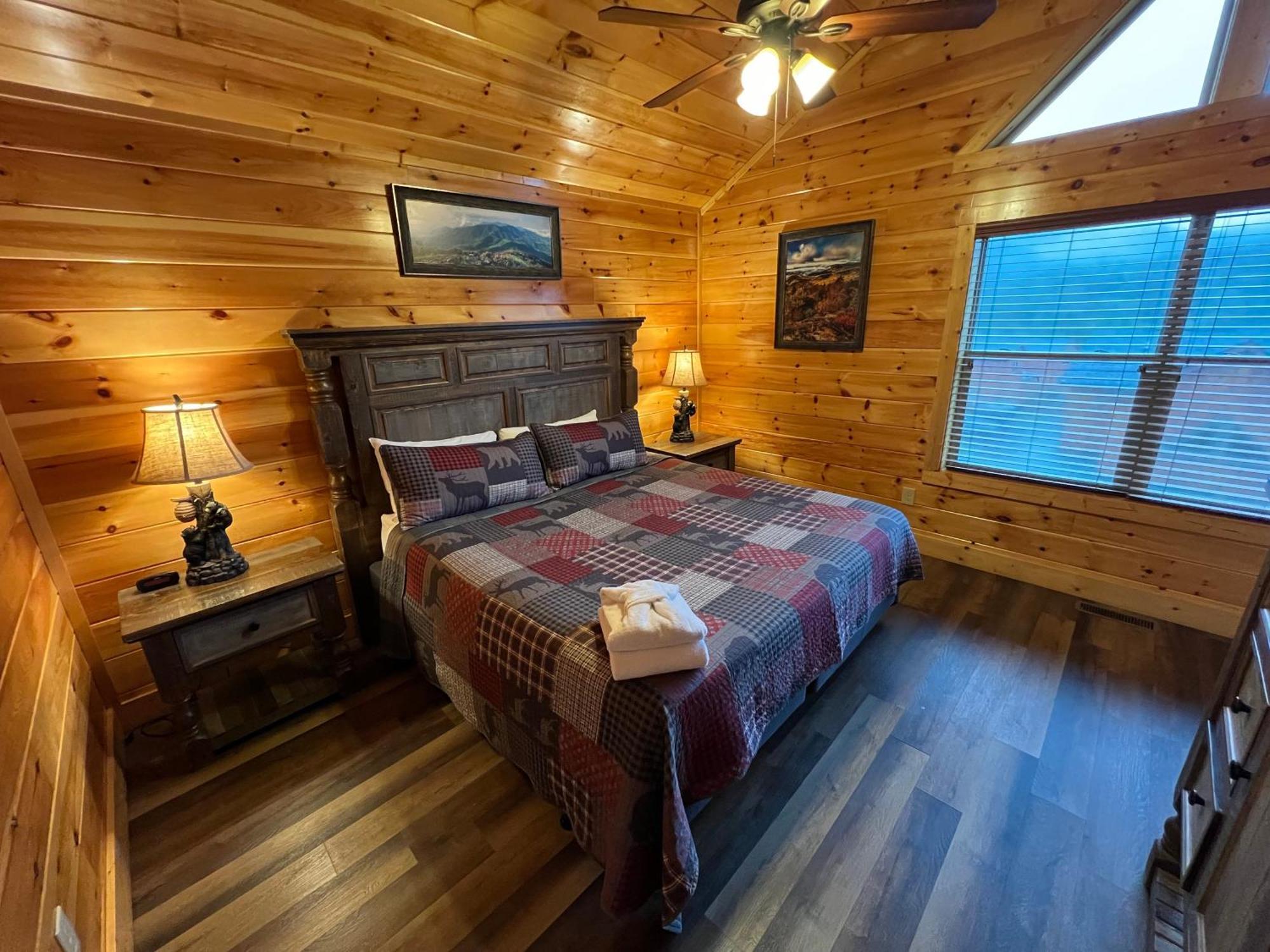 Pf Plunge 4 Bedroom Private Indoor Pool Game Hot Tub Prime Location * Pigeon Forge