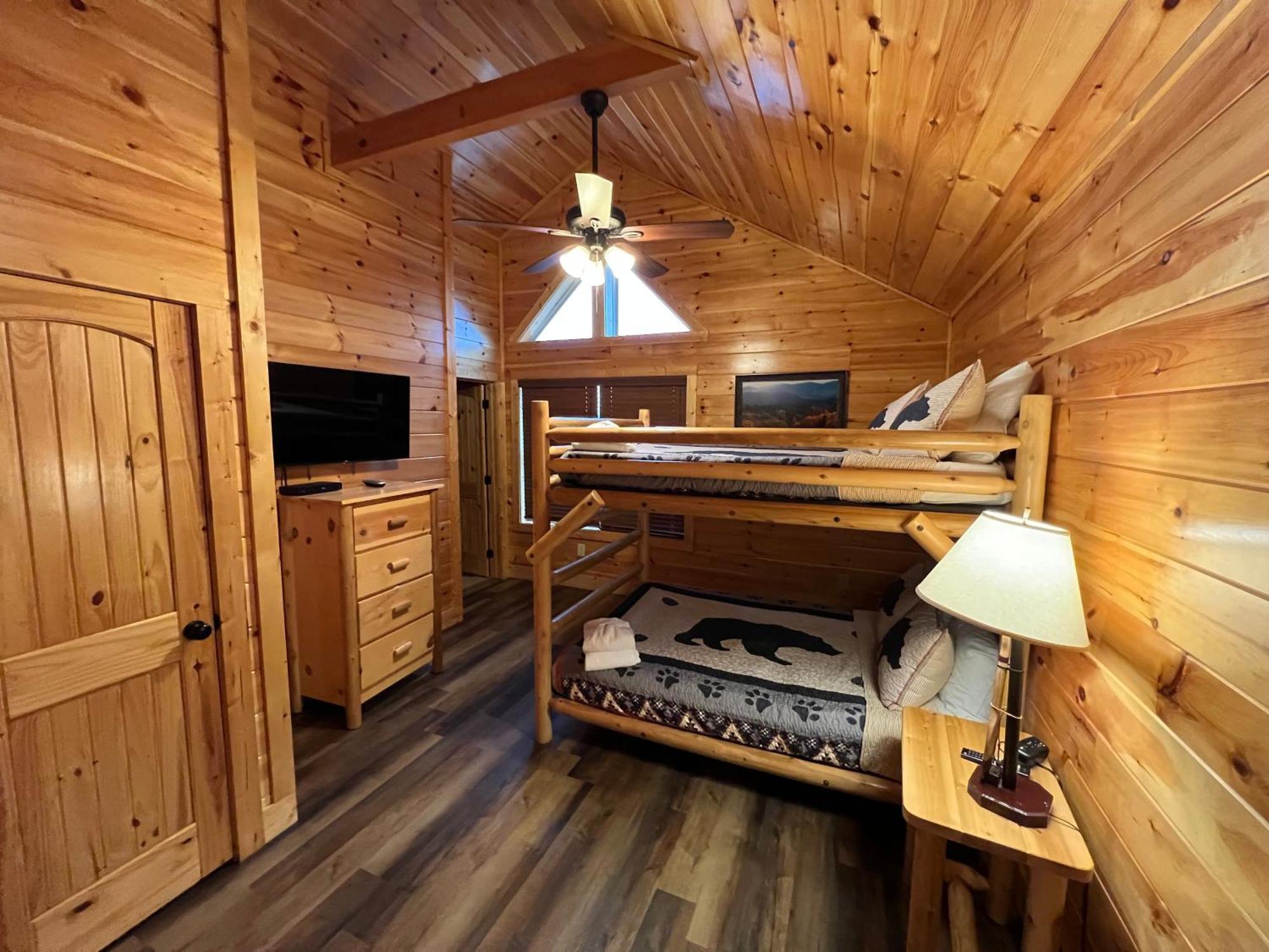 Pf Plunge 4 Bedroom Private Indoor Pool Game Hot Tub Prime Location Holiday home Pigeon Forge
