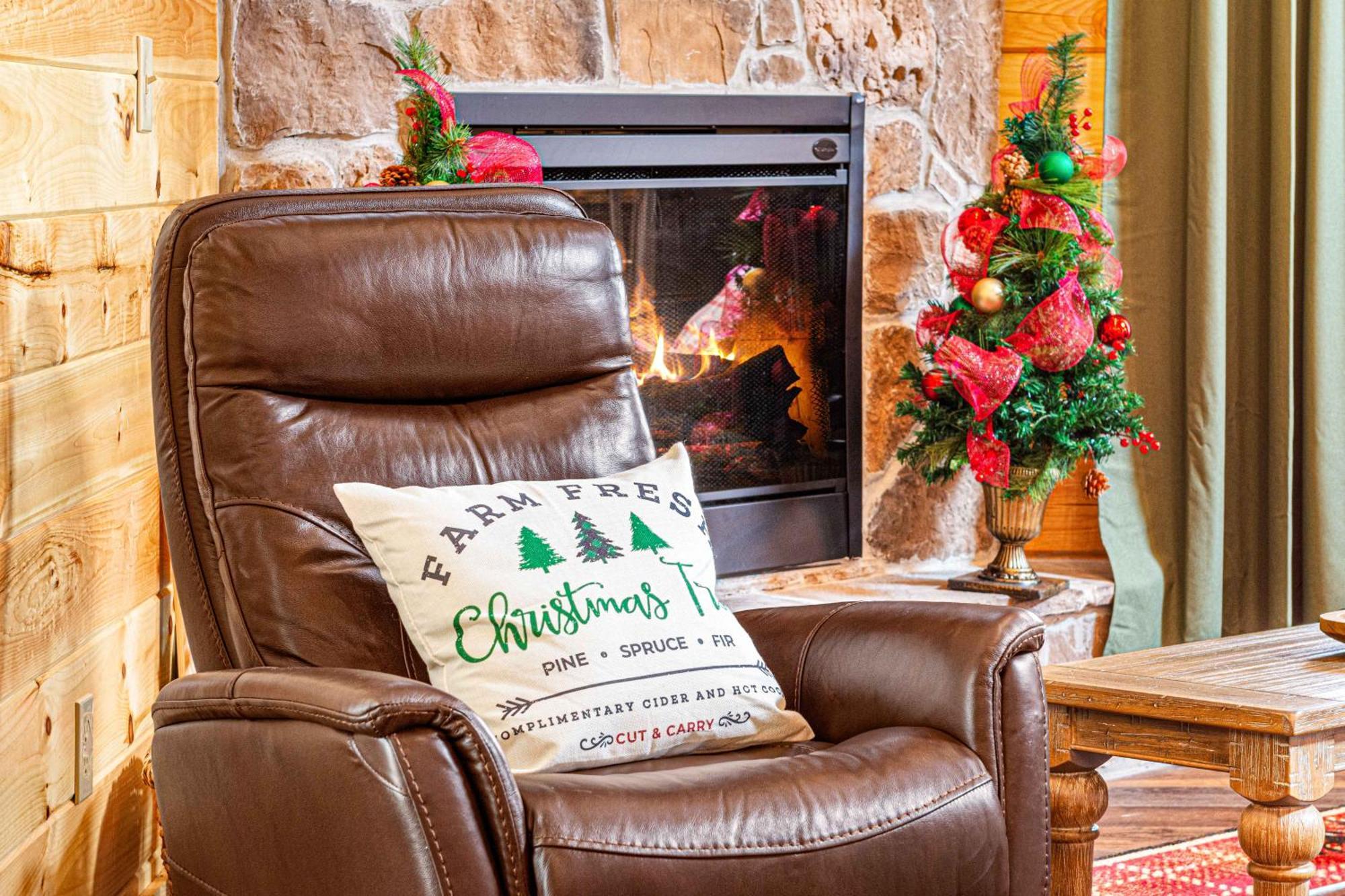 Xmascabins By Smokystays- Christmas Themed Year Round! Holiday home Pigeon Forge