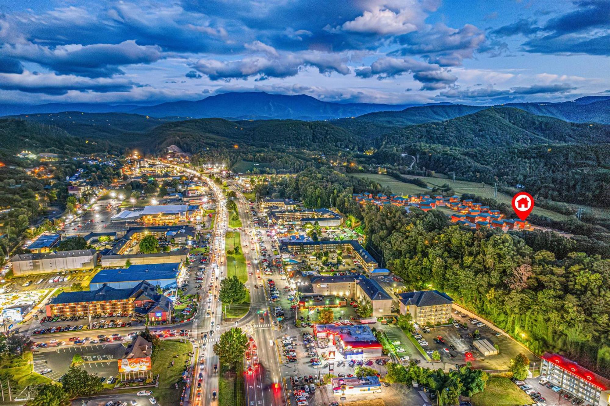 Xmascabins By Smokystays- Christmas Themed Year Round! * Pigeon Forge
