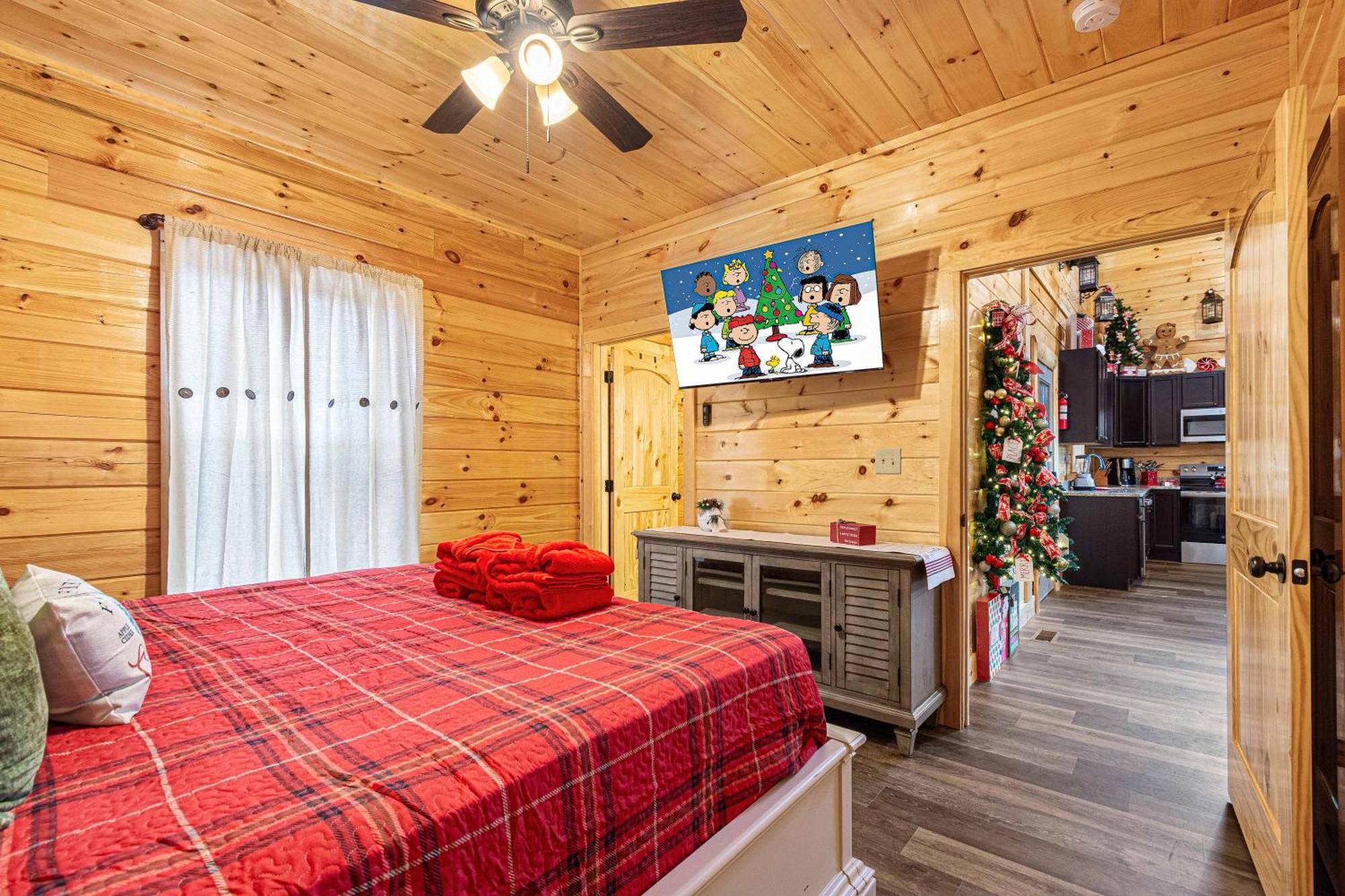 Xmascabins By Smokystays- Christmas Themed Year Round! Holiday home *