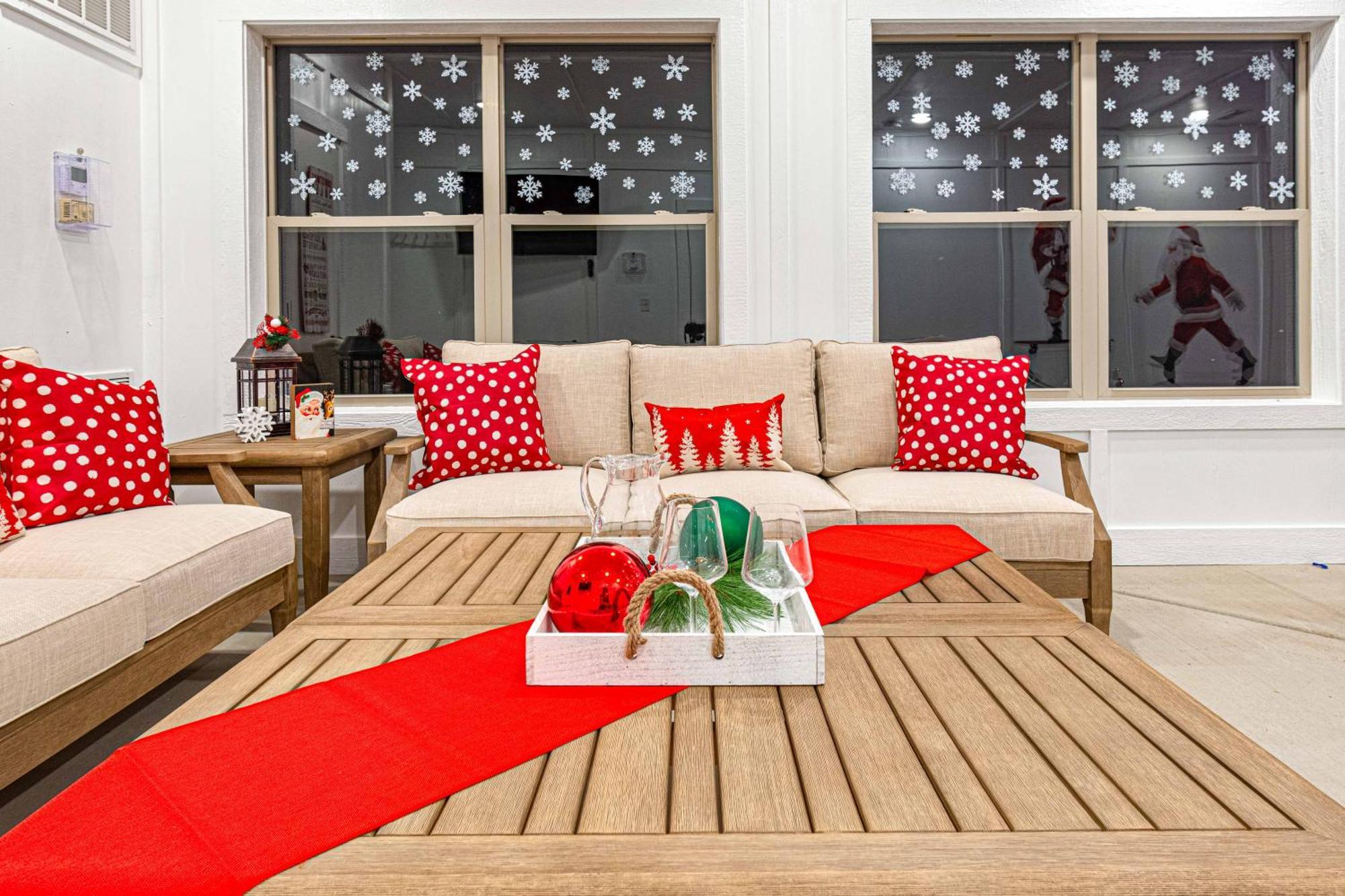 Xmascabins By Smokystays- Christmas Themed Year Round! Holiday home