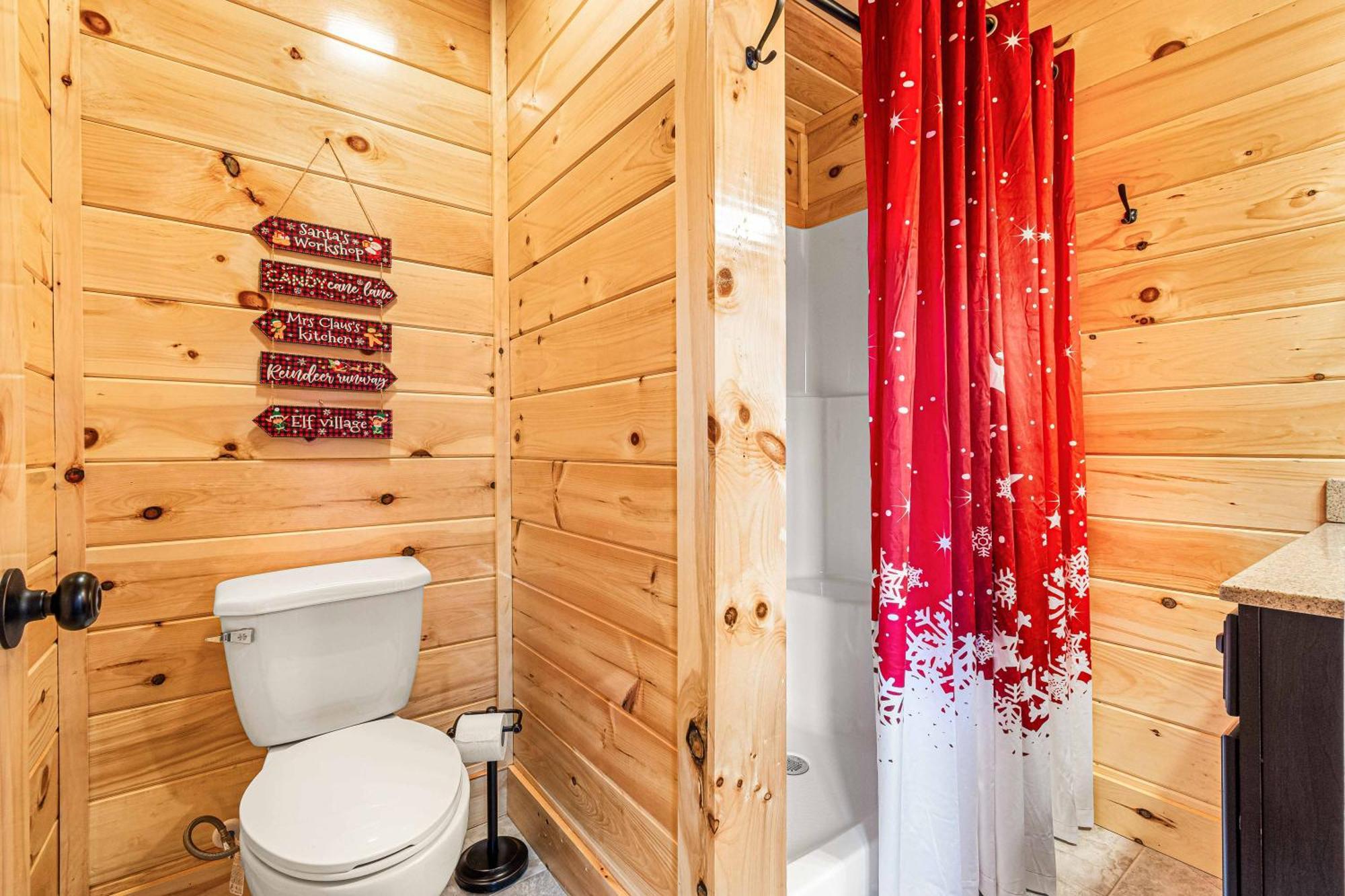 Xmascabins By Smokystays- Christmas Themed Year Round! Holiday home *