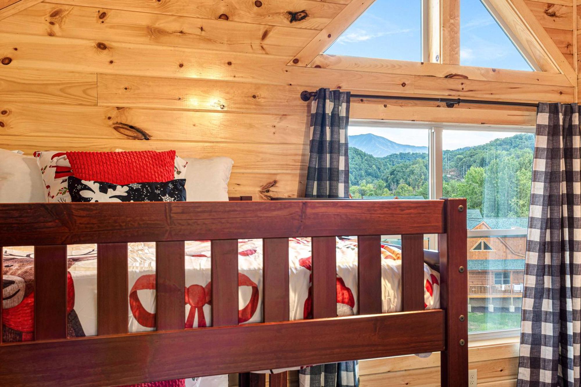 Xmascabins By Smokystays- Christmas Themed Year Round! Holiday home Pigeon Forge
