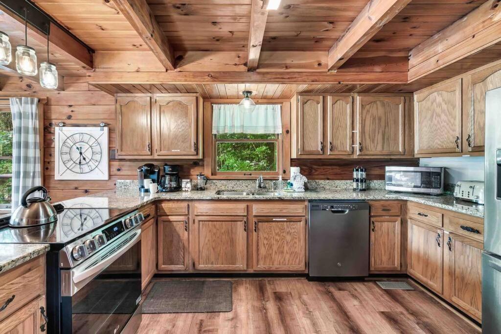 Mountain Views,king Beds, Pet Friendly, Private Retreat Holiday home *