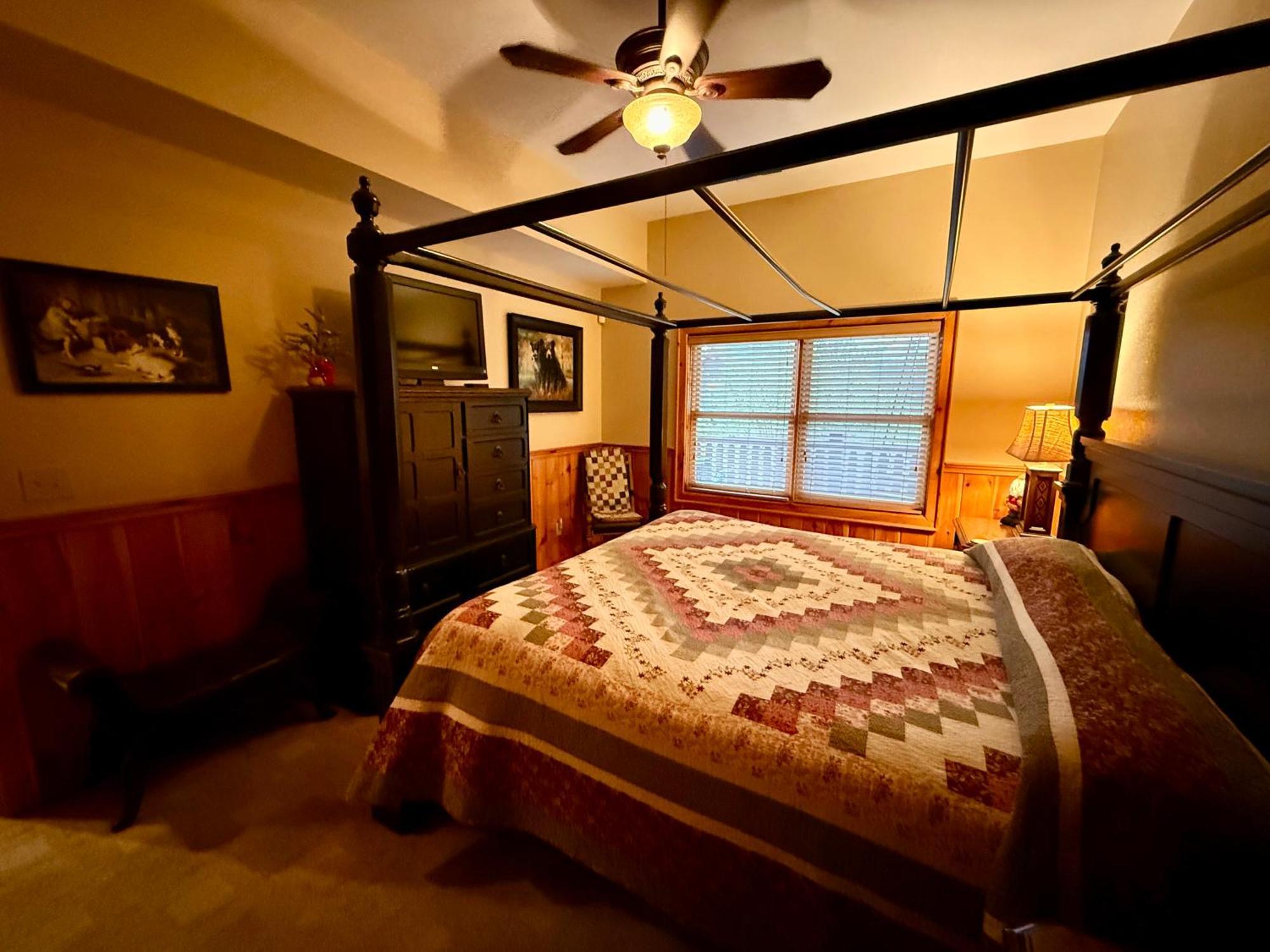 Experience Comfort And Tranquility At Mooseberry Just Minutes From Attractions *