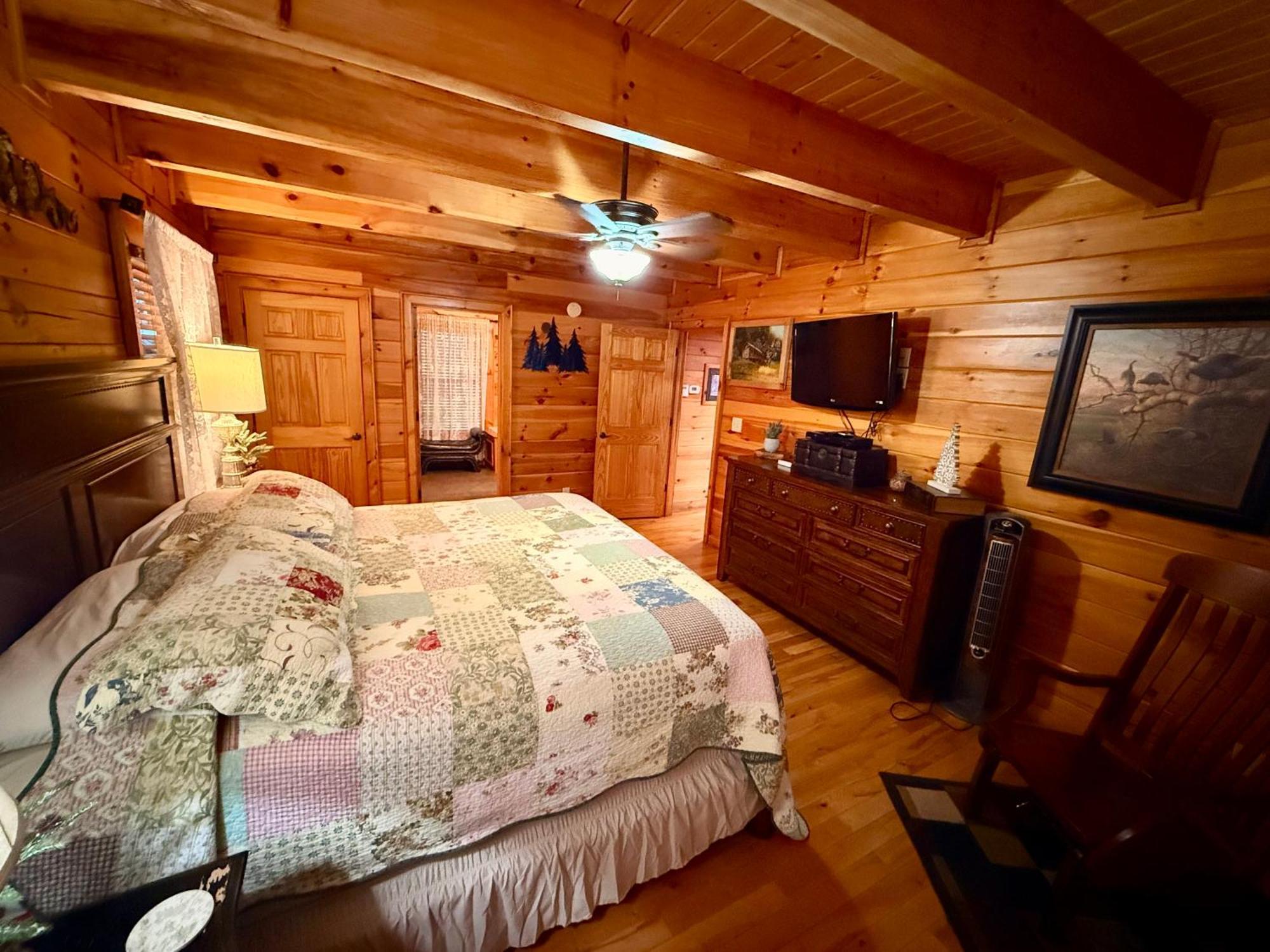 Experience Comfort And Tranquility At Mooseberry Just Minutes From Attractions Holiday home