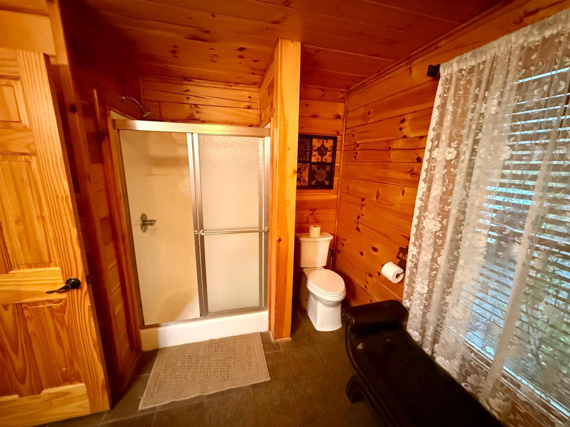 Experience Comfort And Tranquility At Mooseberry Just Minutes From Attractions Holiday home