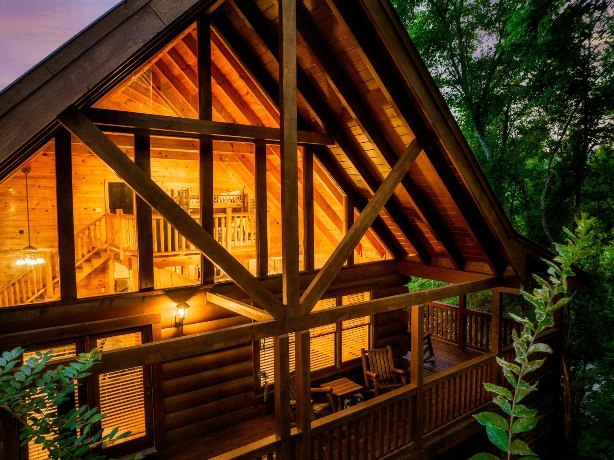 Alpine Resort Near Dollywood, Hot Tub, Game Room, Outdoor Pool, Fast Wifi