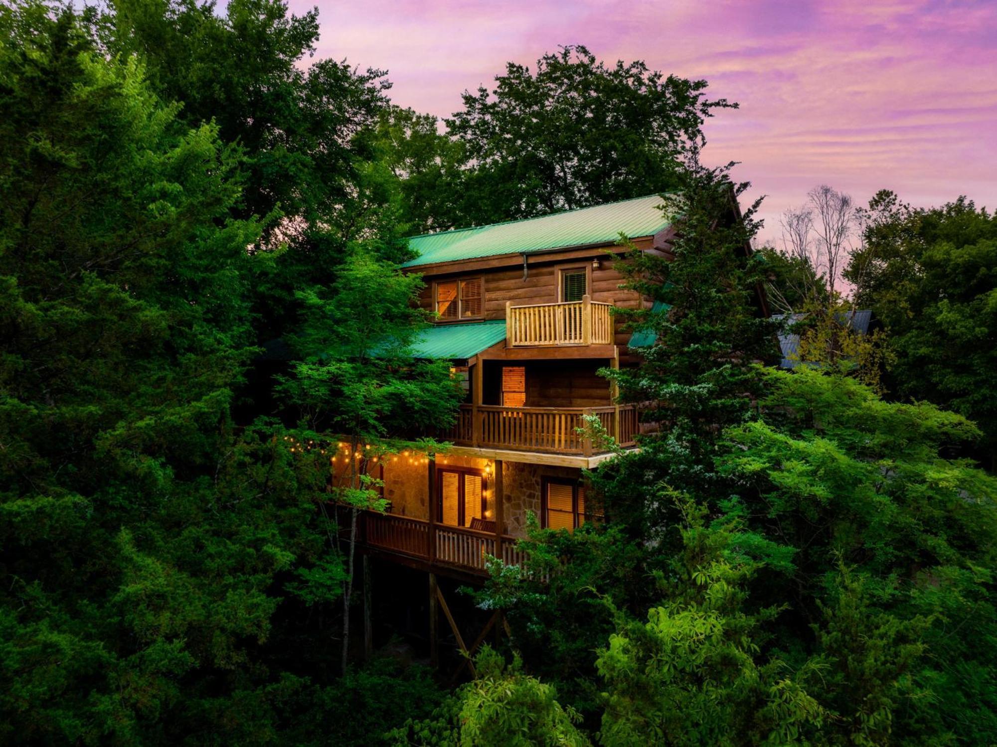Alpine Resort Near Dollywood, Hot Tub, Game Room, Outdoor Pool, Fast Wifi Holiday home