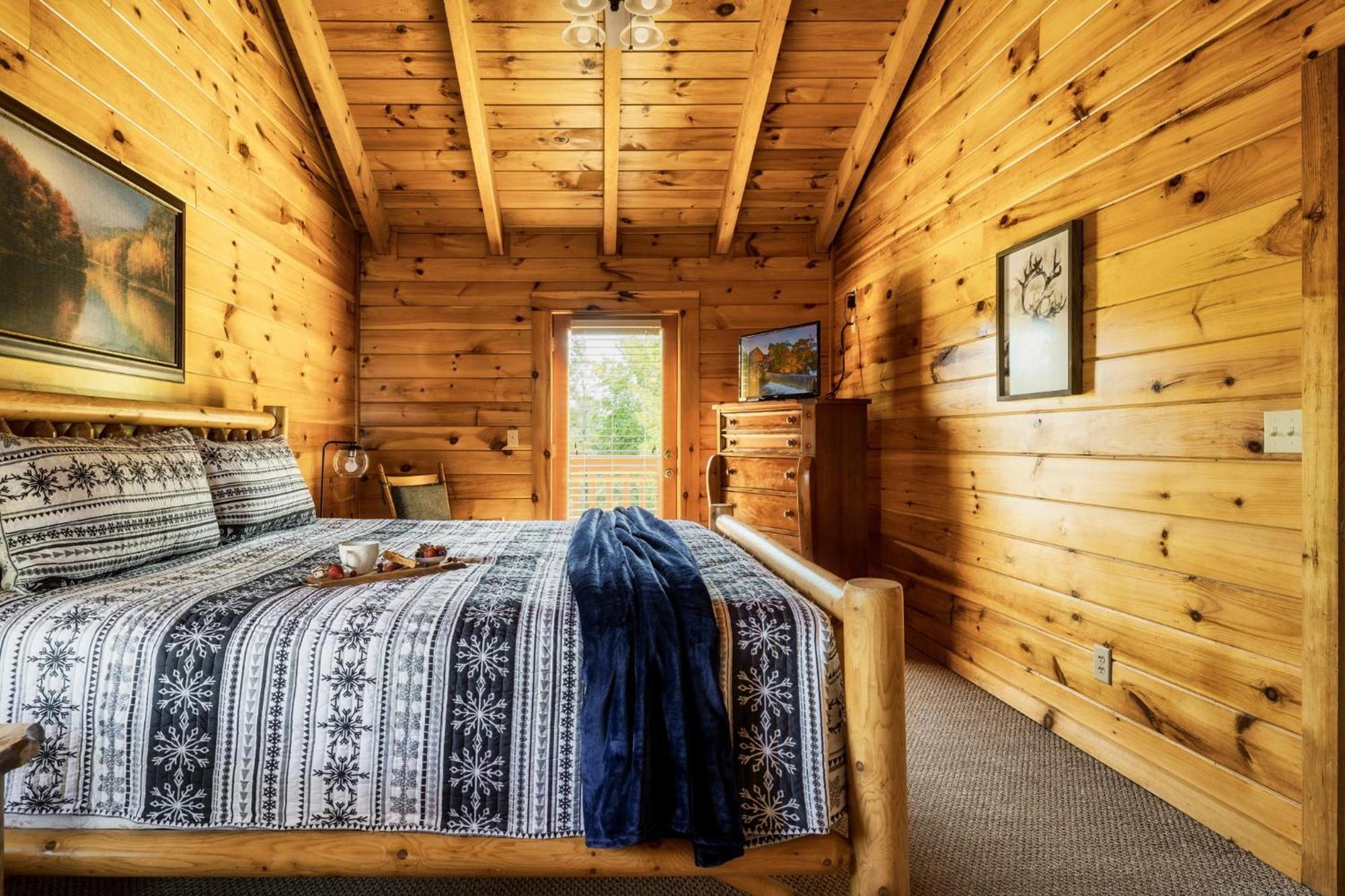 Holiday home Alpine Resort Near Dollywood, Hot Tub, Game Room, Outdoor Pool, Fast Wifi