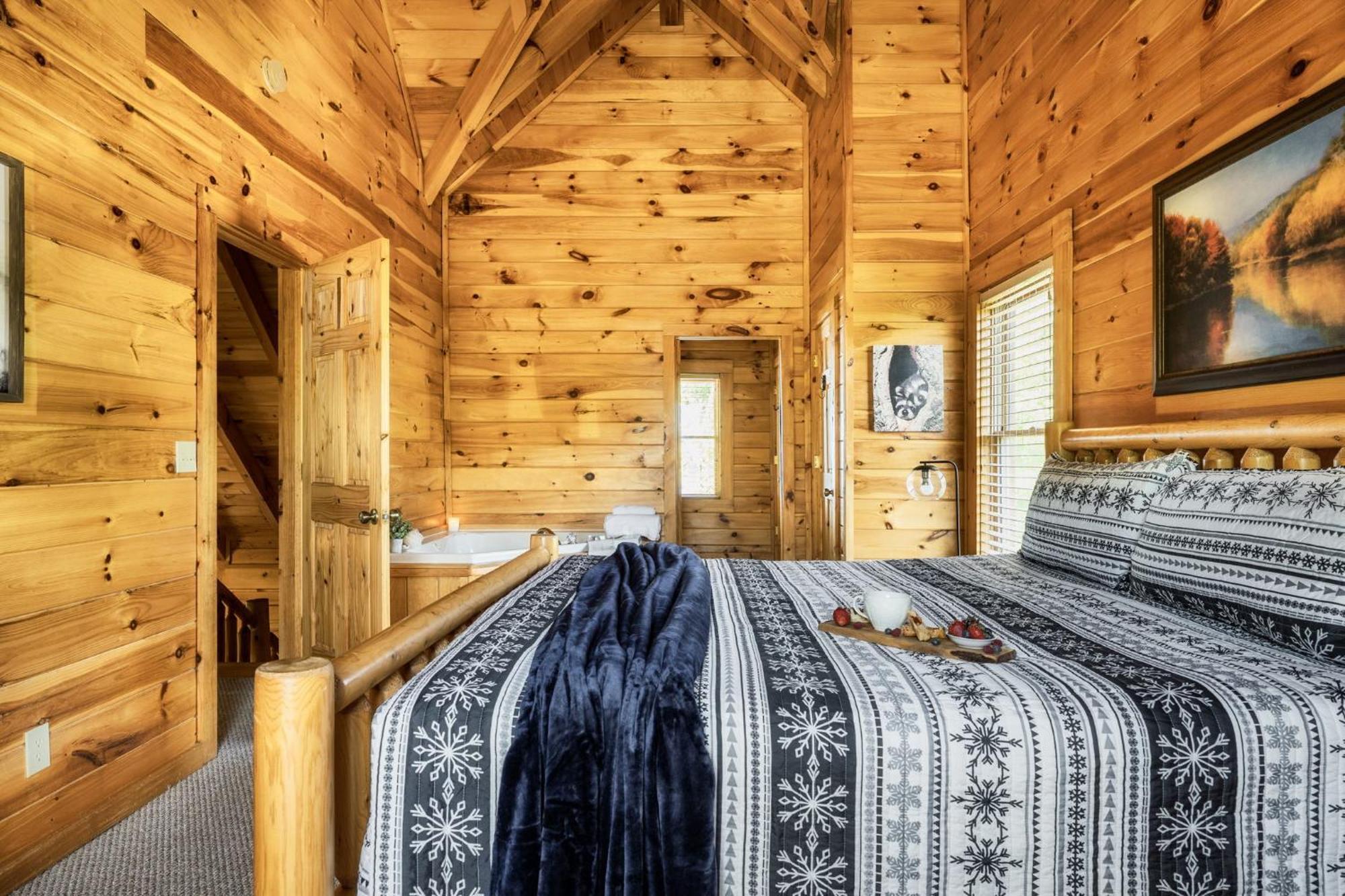 Alpine Resort Near Dollywood, Hot Tub, Game Room, Outdoor Pool, Fast Wifi *