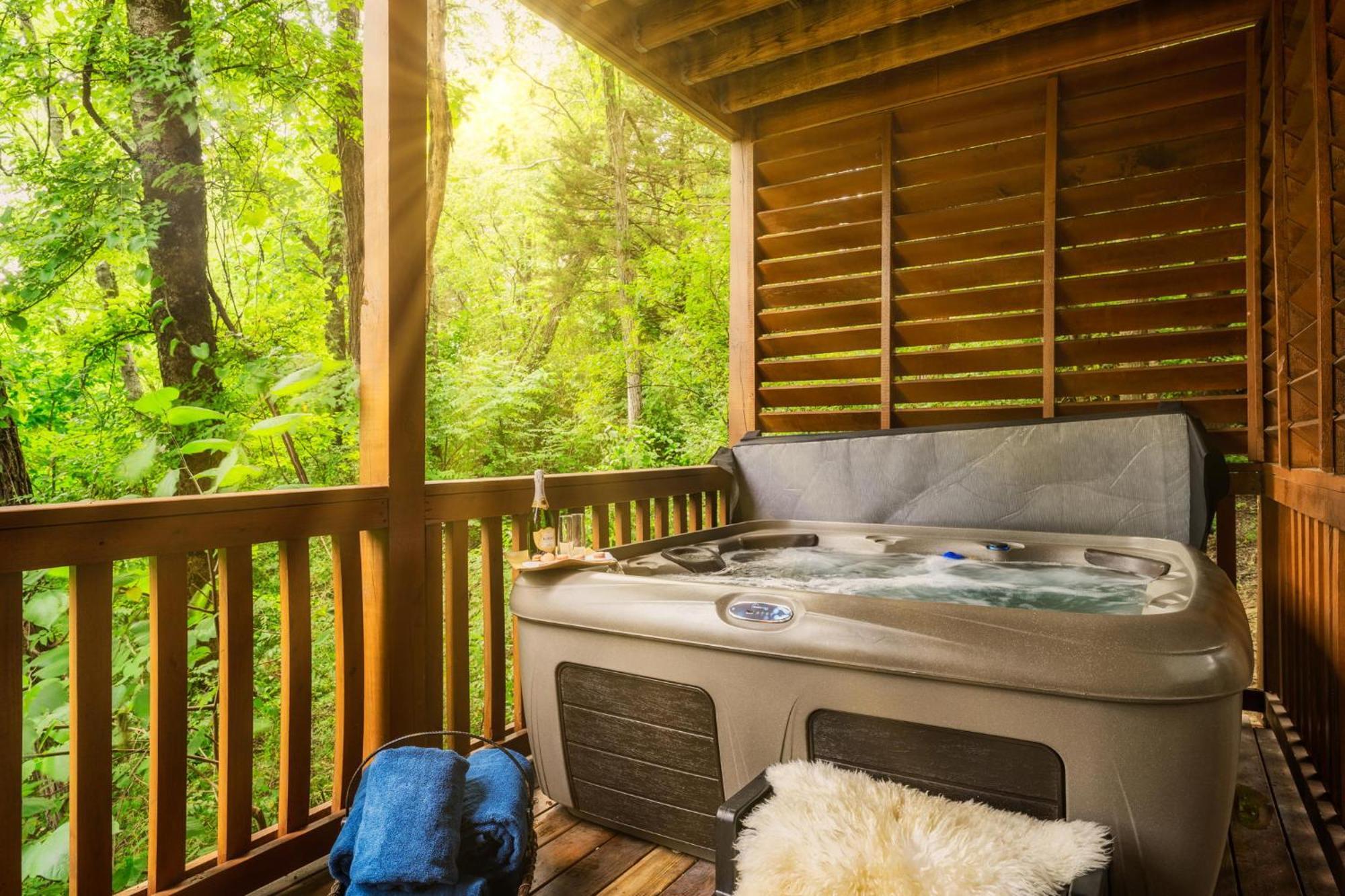 Holiday home Alpine Resort Near Dollywood, Hot Tub, Game Room, Outdoor Pool, Fast Wifi