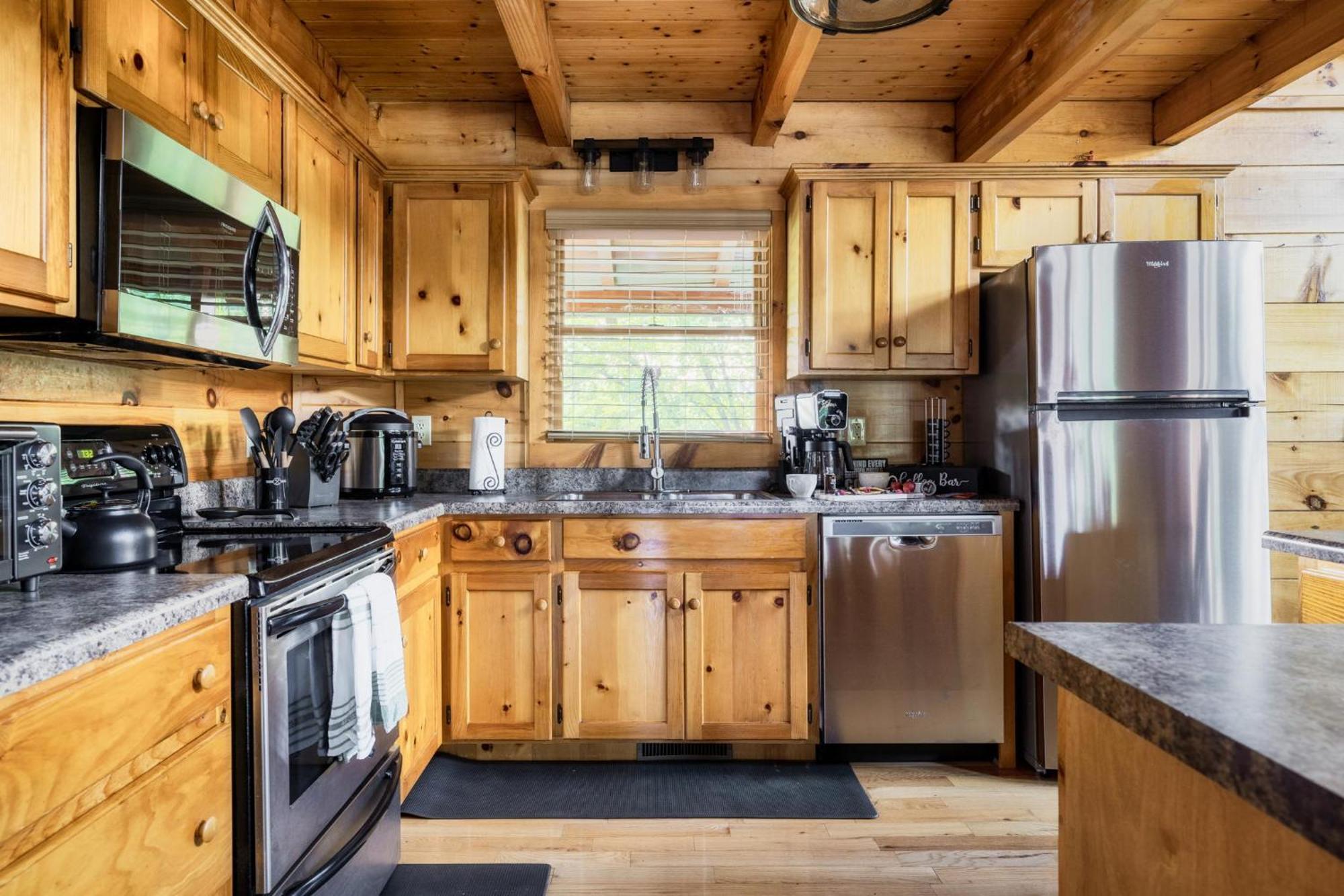 Holiday home Alpine Resort Near Dollywood, Hot Tub, Game Room, Outdoor Pool, Fast Wifi Pigeon Forge