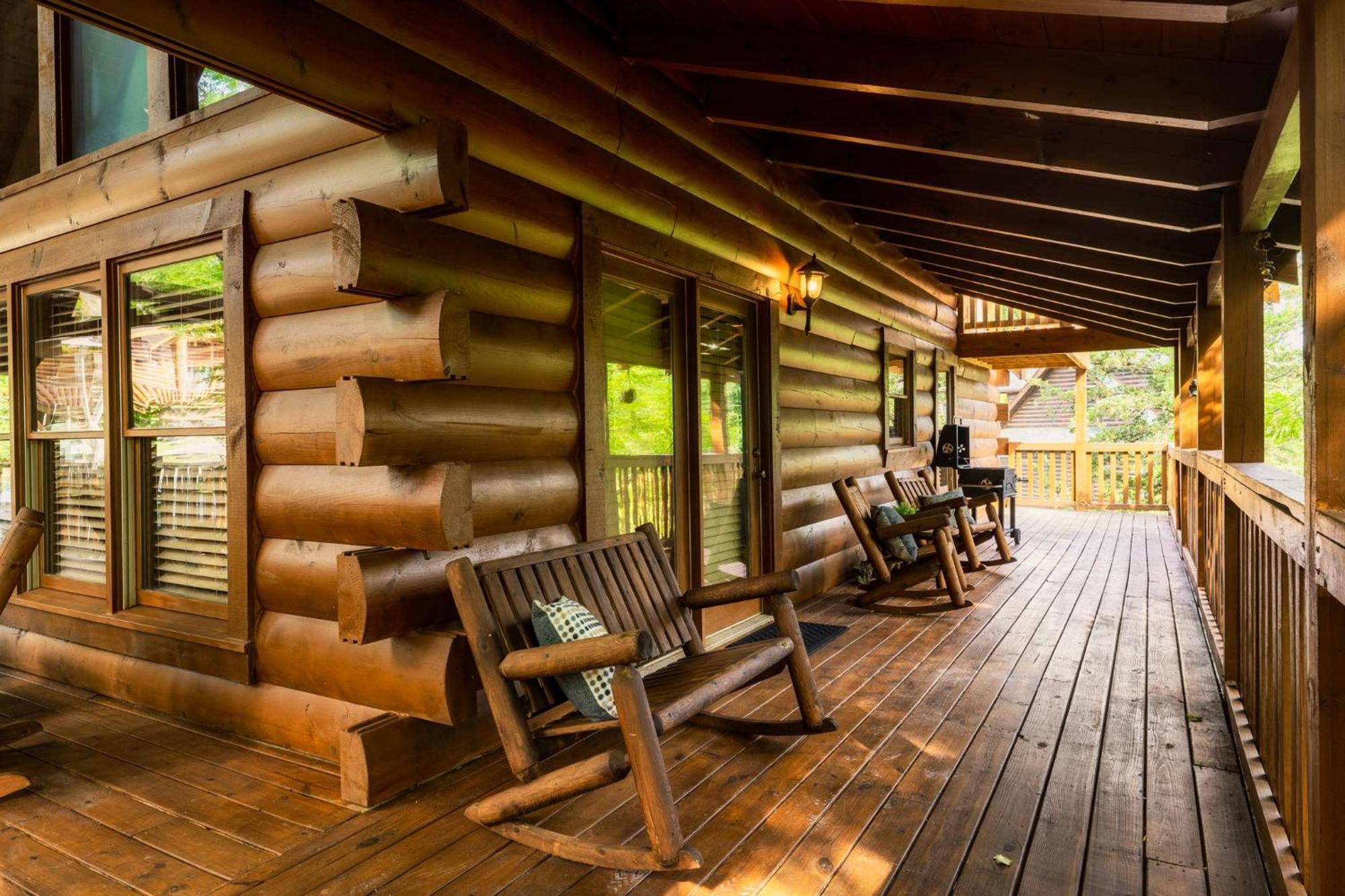 Alpine Resort Near Dollywood, Hot Tub, Game Room, Outdoor Pool, Fast Wifi Holiday home *