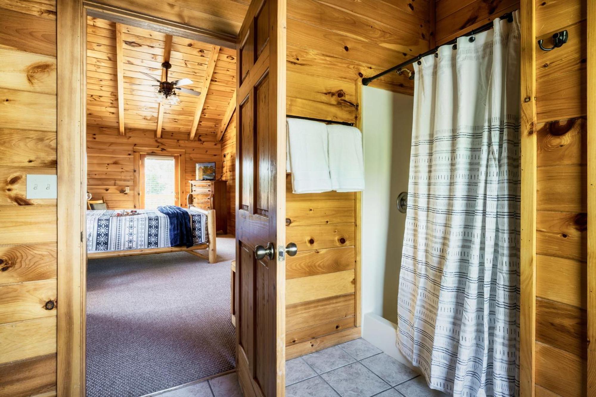 Holiday home Alpine Resort Near Dollywood, Hot Tub, Game Room, Outdoor Pool, Fast Wifi Pigeon Forge
