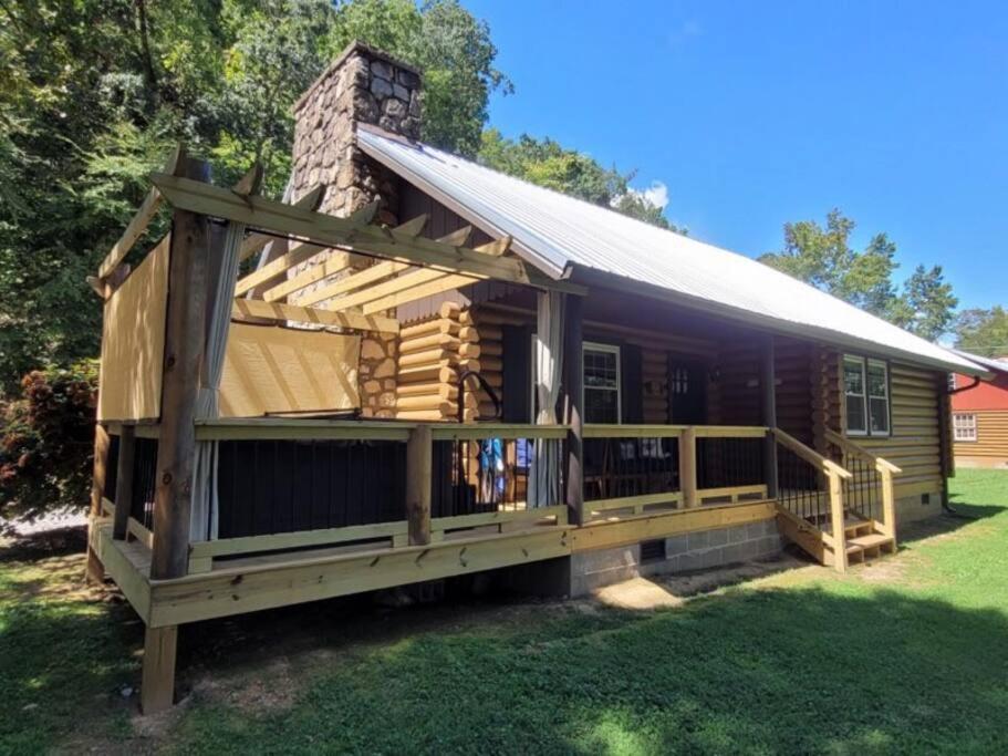 Creekside Hideaway - Real Log W/great Location Holiday home