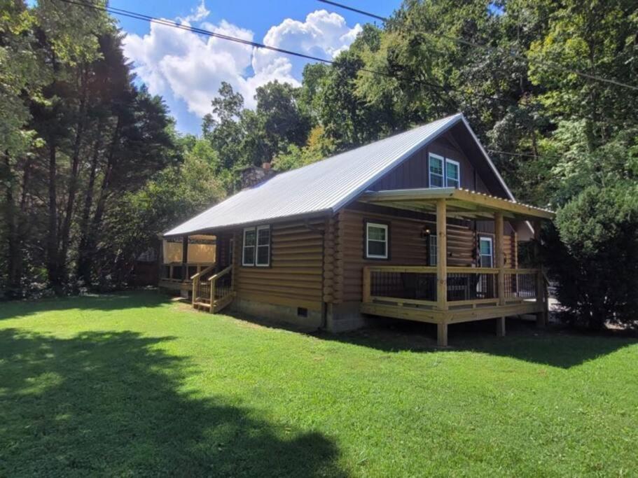 Holiday home Creekside Hideaway - Real Log W/great Location