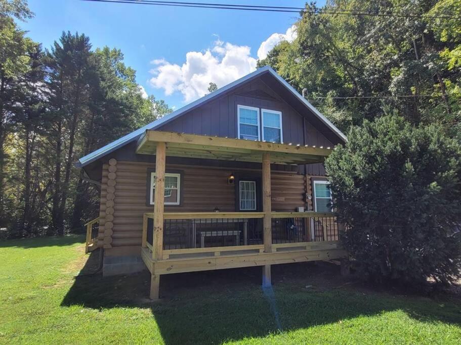 Holiday home Creekside Hideaway - Real Log W/great Location Pigeon Forge