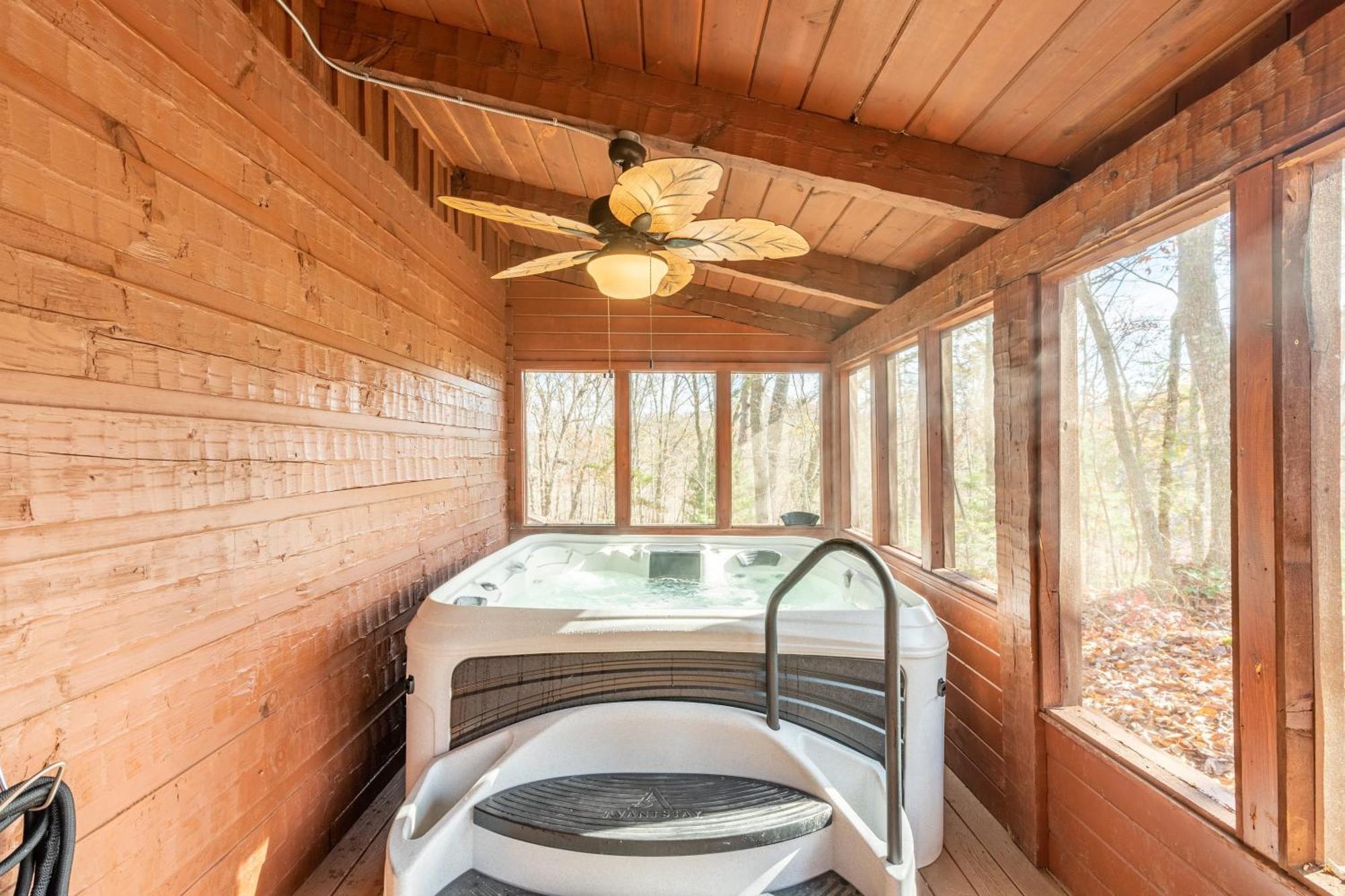 Dudley Ii By Avantstay Comfortable W Hot Tub Views Holiday home Pigeon Forge