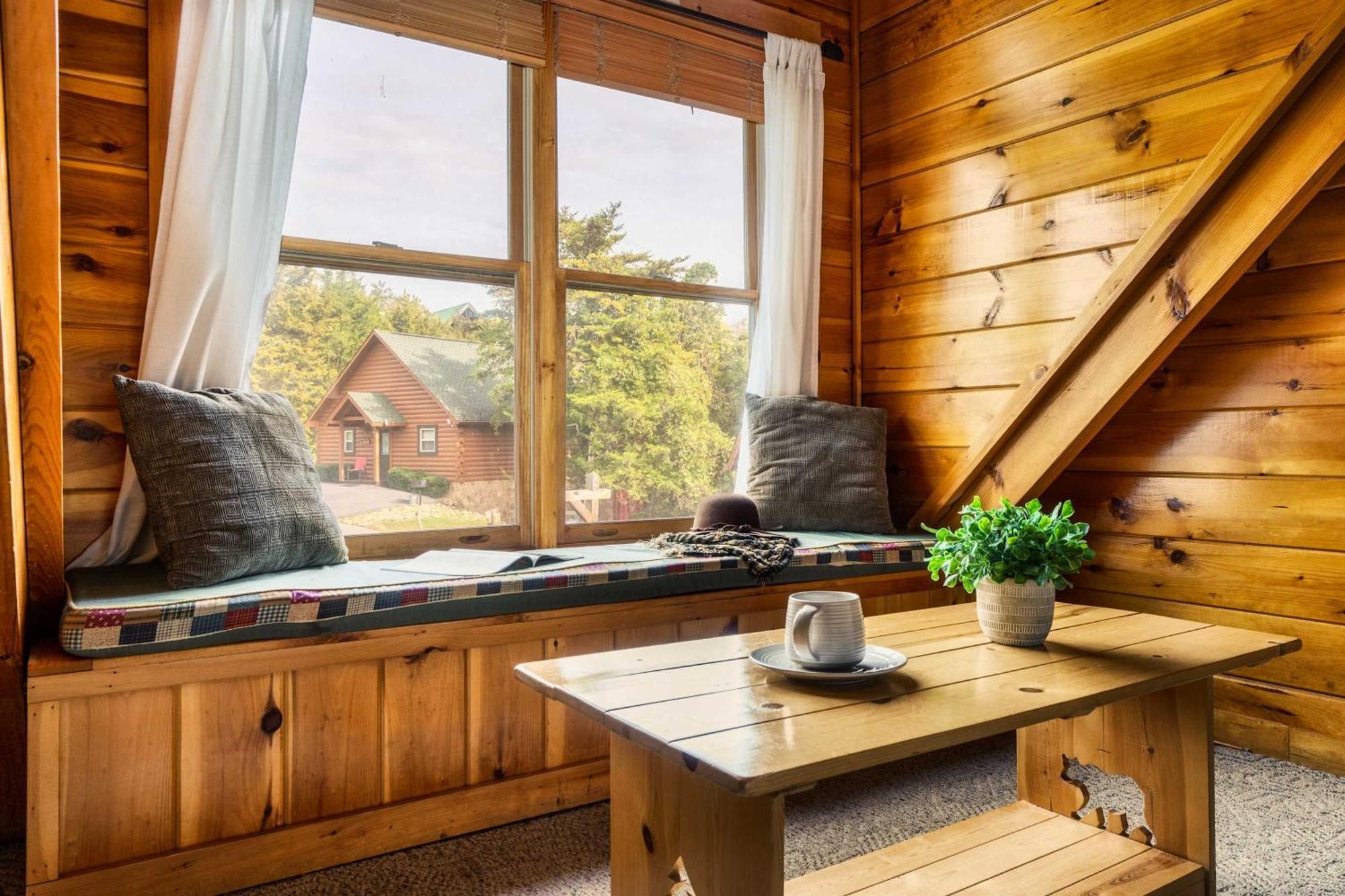 Family Haven By Dollywood - Hot Tub - Game Holiday home *