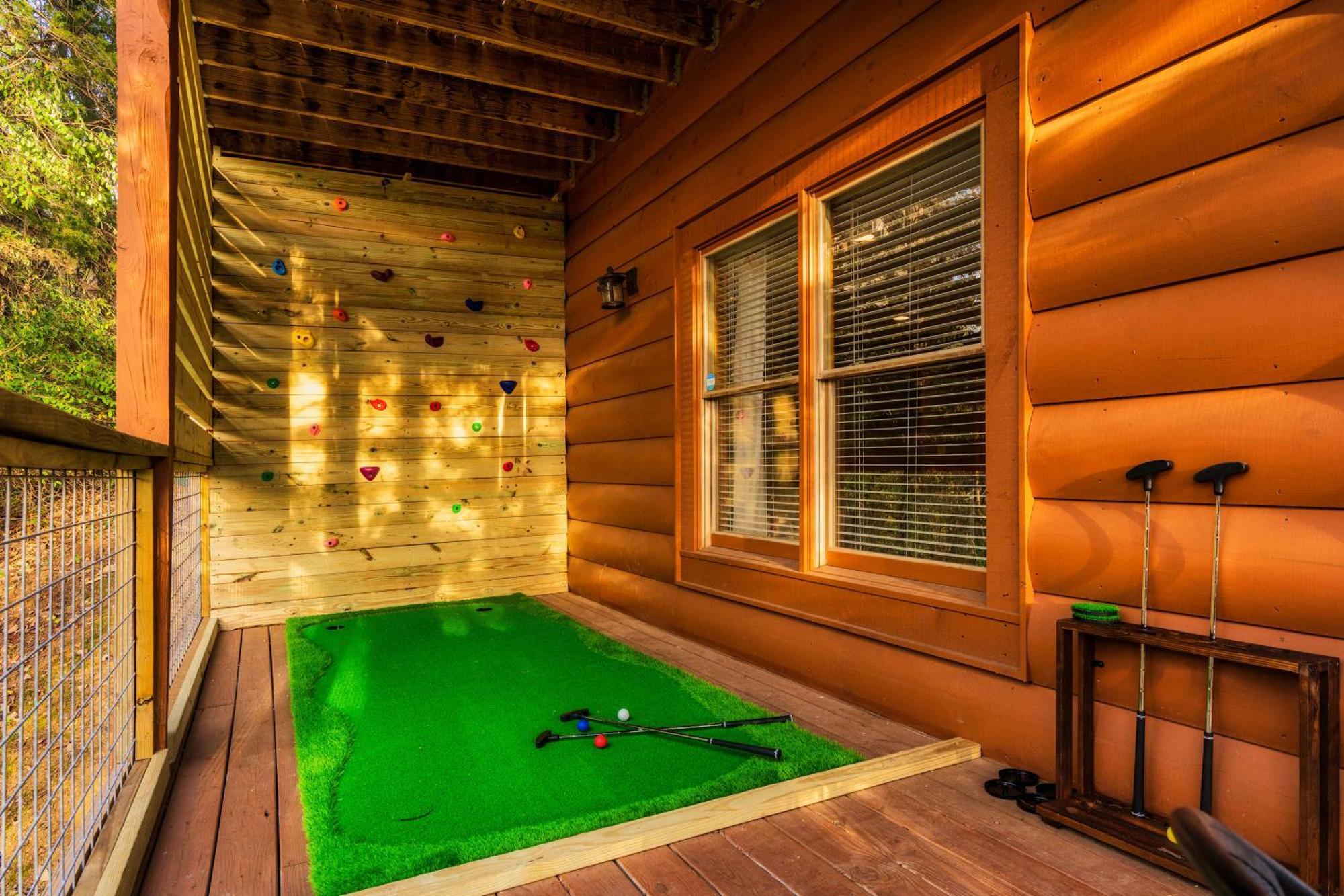 Family Haven By Dollywood - Hot Tub - Game *