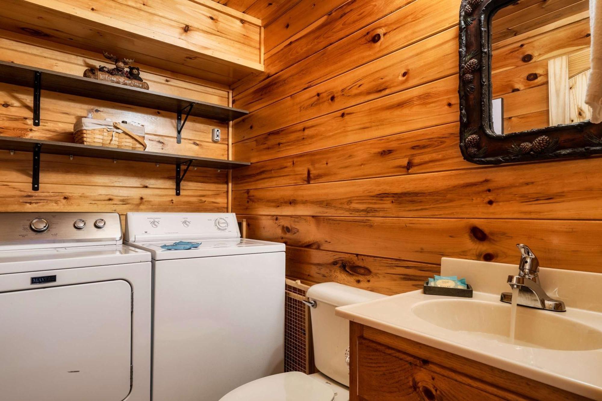 Family Haven By Dollywood - Hot Tub - Game