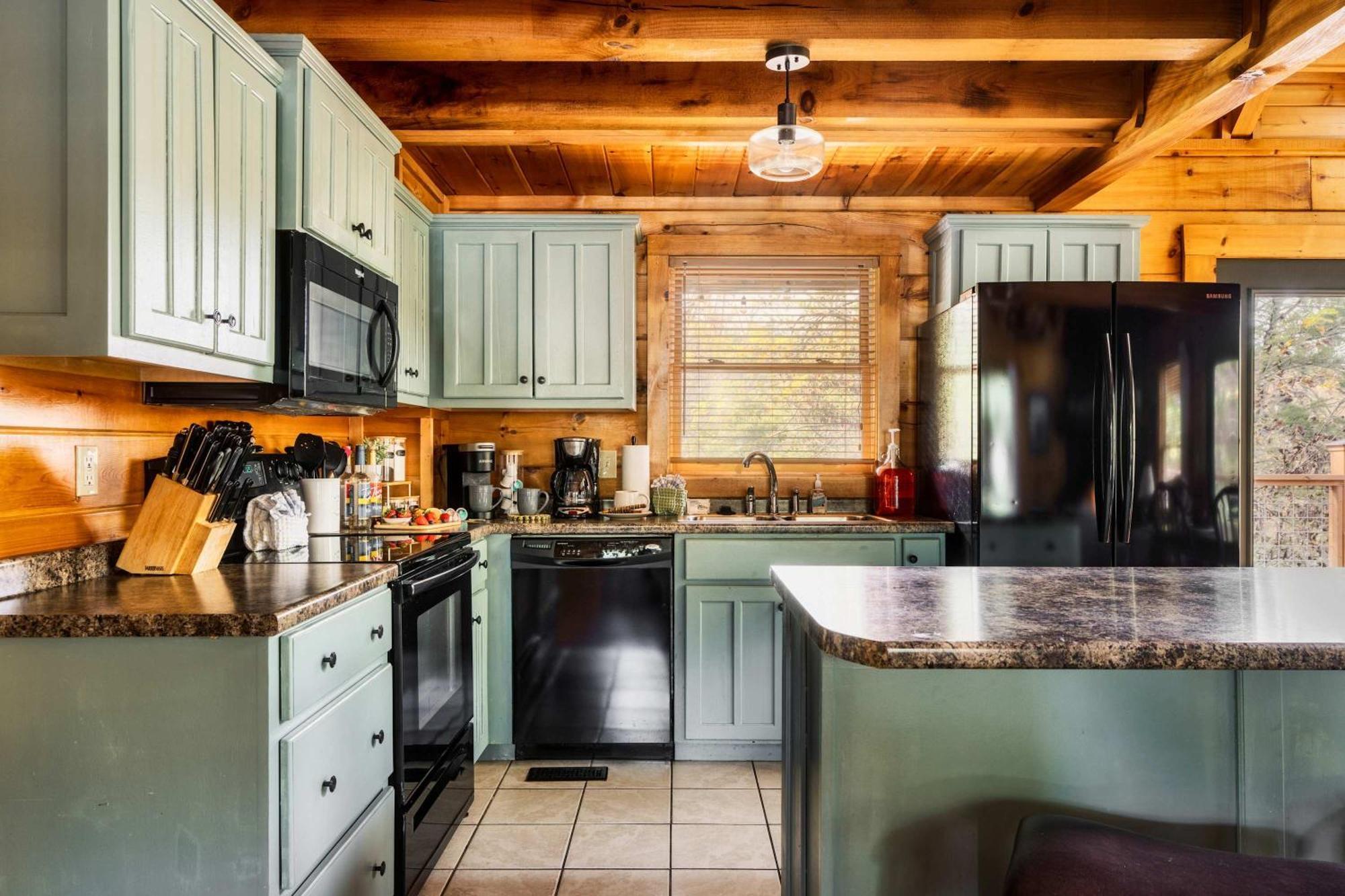 Family Haven By Dollywood - Hot Tub - Game Holiday home *