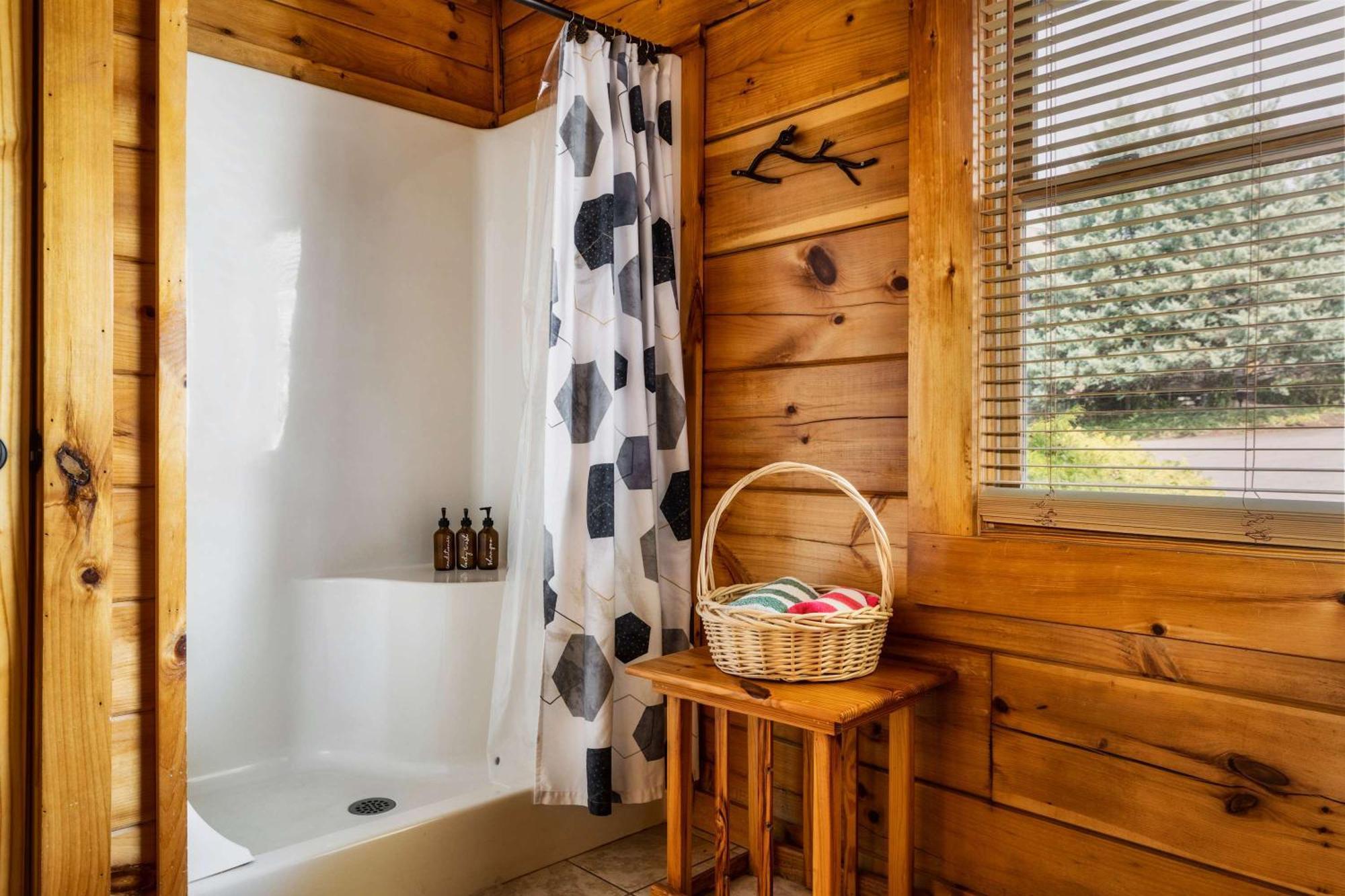 Family Haven By Dollywood - Hot Tub - Game * Pigeon Forge