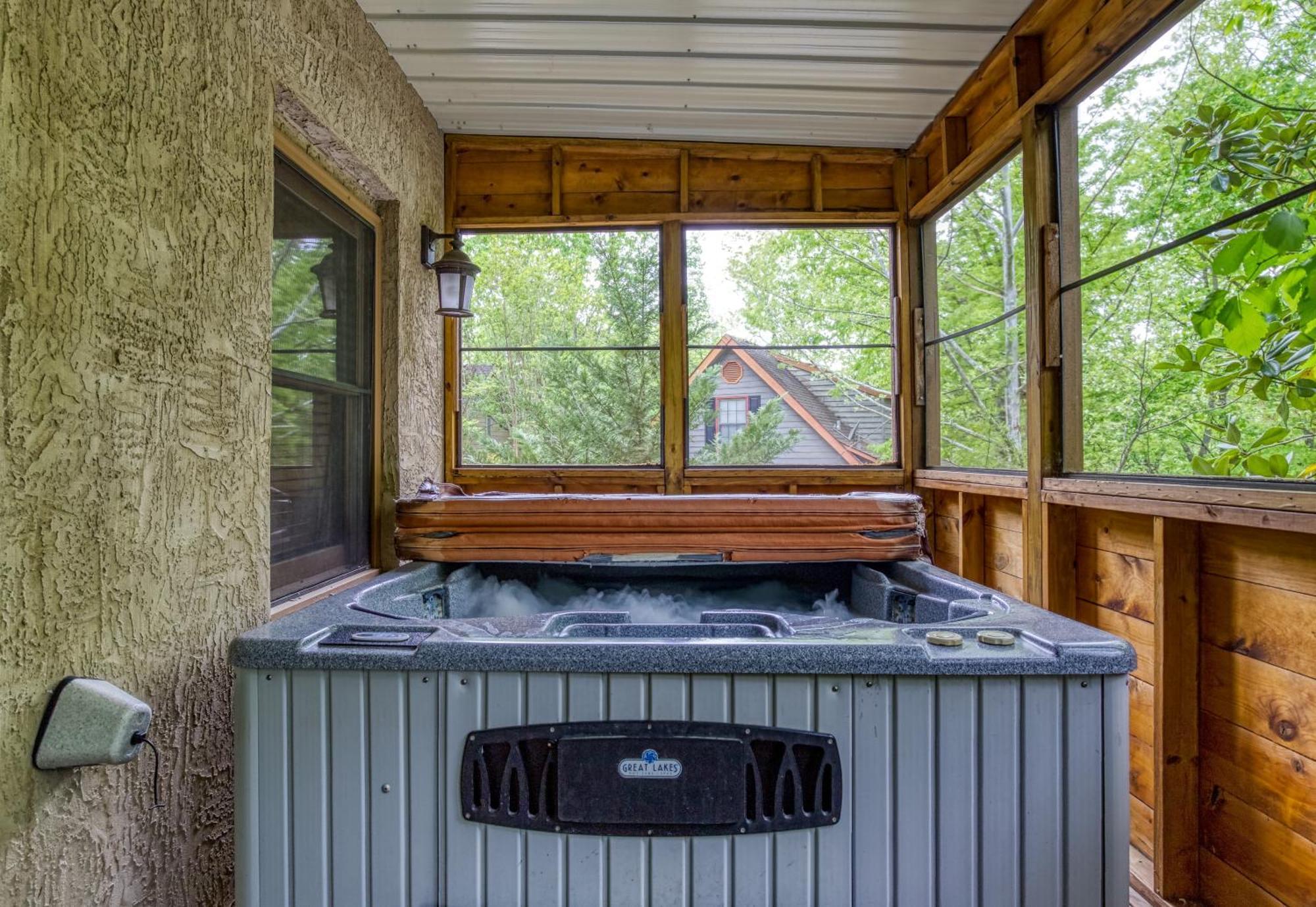 Mountain Side Chalet *