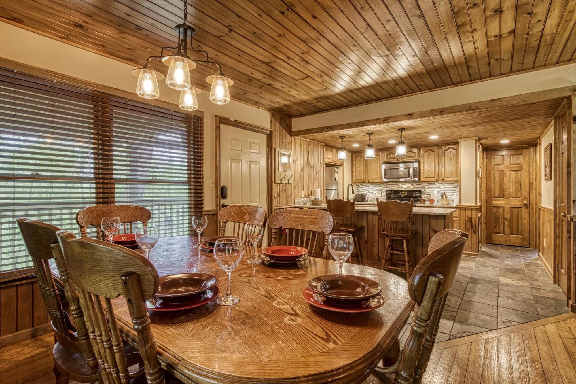 Mountain Side Chalet Pigeon Forge