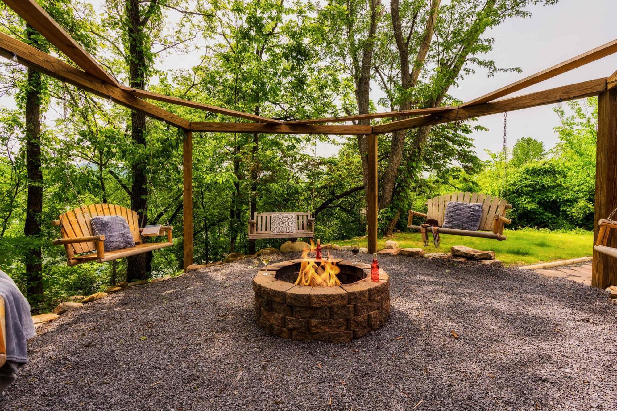 Holiday home Fun Heated Pool - Walk To Parkway