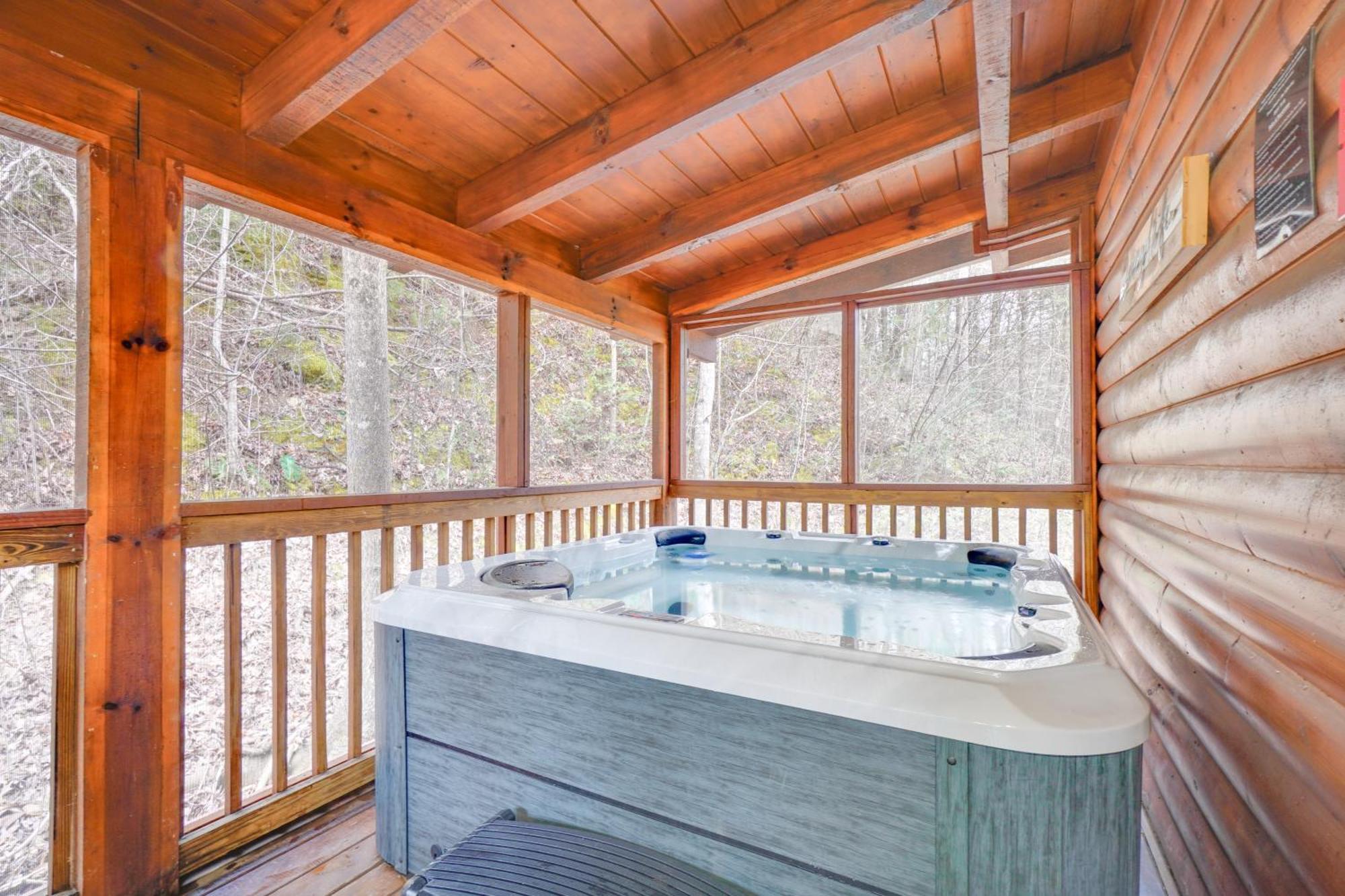 Vacation With Private Hot Tub! Pigeon Forge