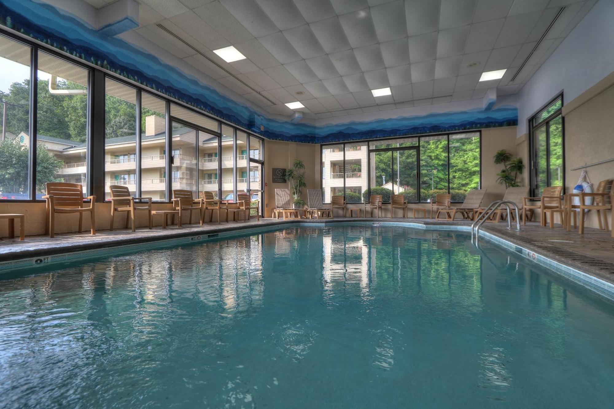 Hotel Comfort & At Dollywood Lane 2*