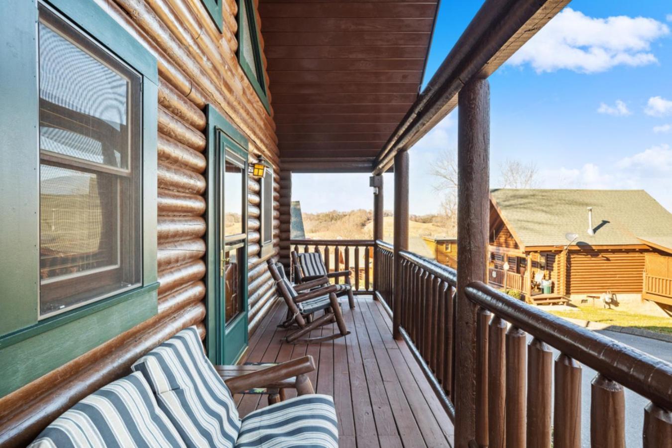 Smoky Bear Hot Tub Grill Outdoor Pool * Pigeon Forge