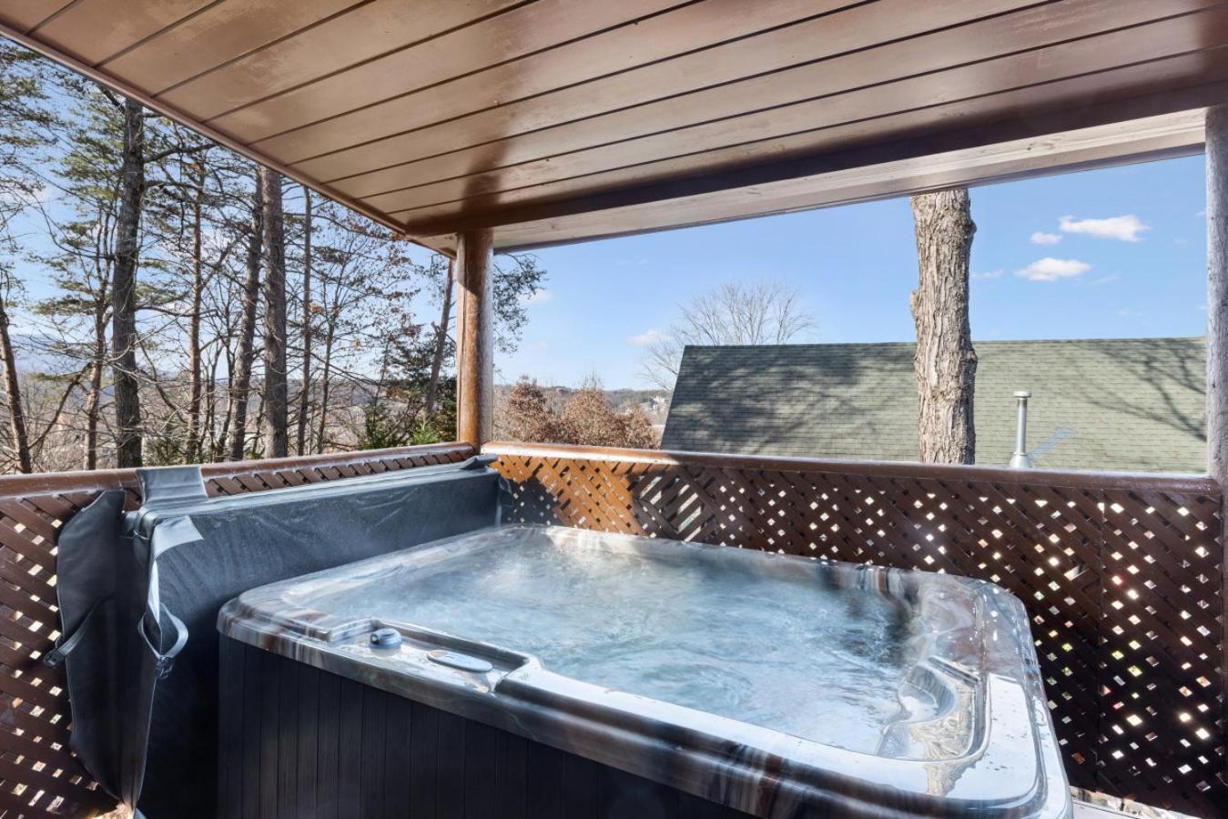 Holiday home Smoky Bear Hot Tub Grill Outdoor Pool Pigeon Forge