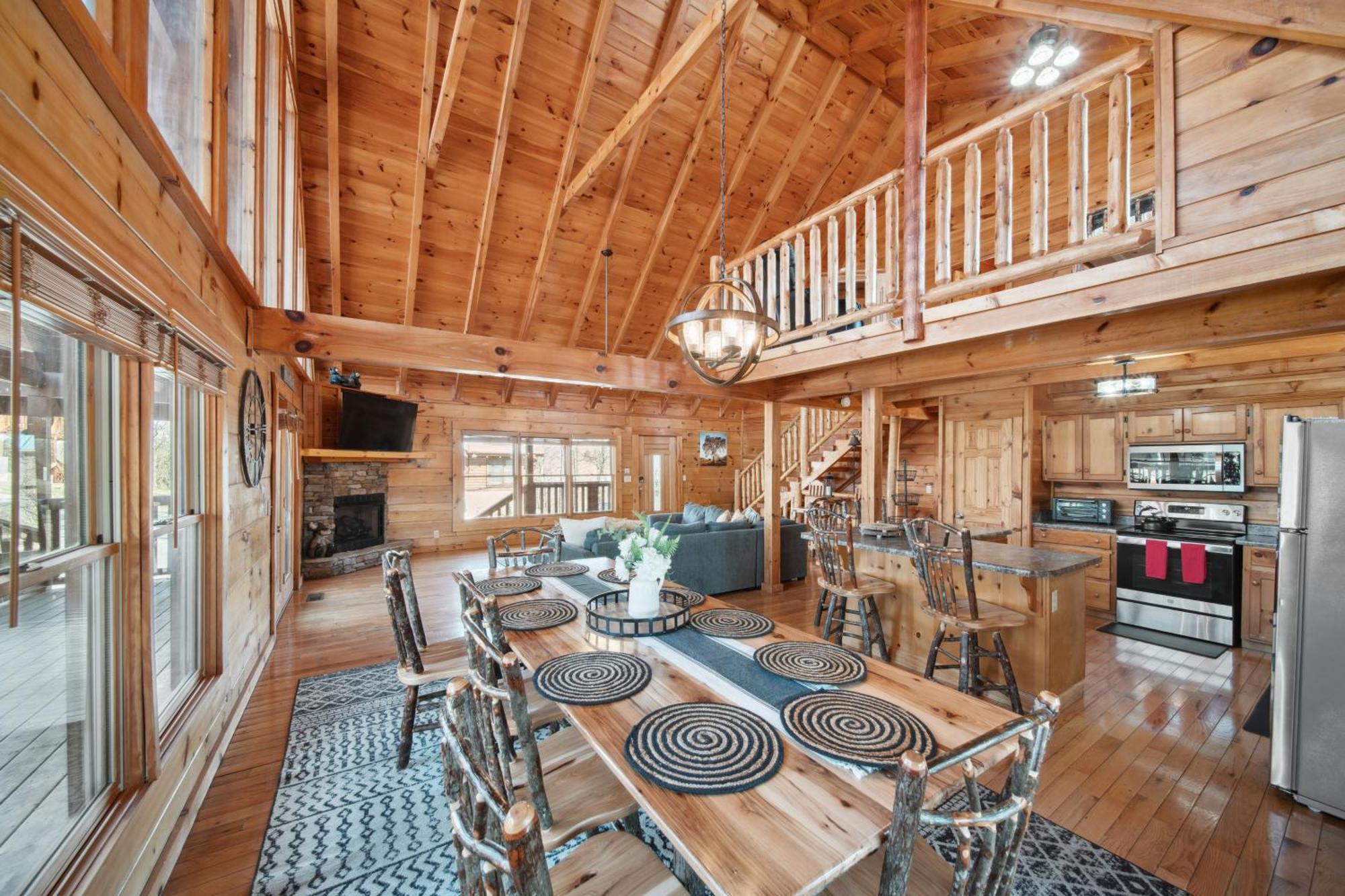 Alpine Resort Near Dollywood, Hot Tub, Game Room, Outdoor Pool, Fast Wifi Holiday home Pigeon Forge