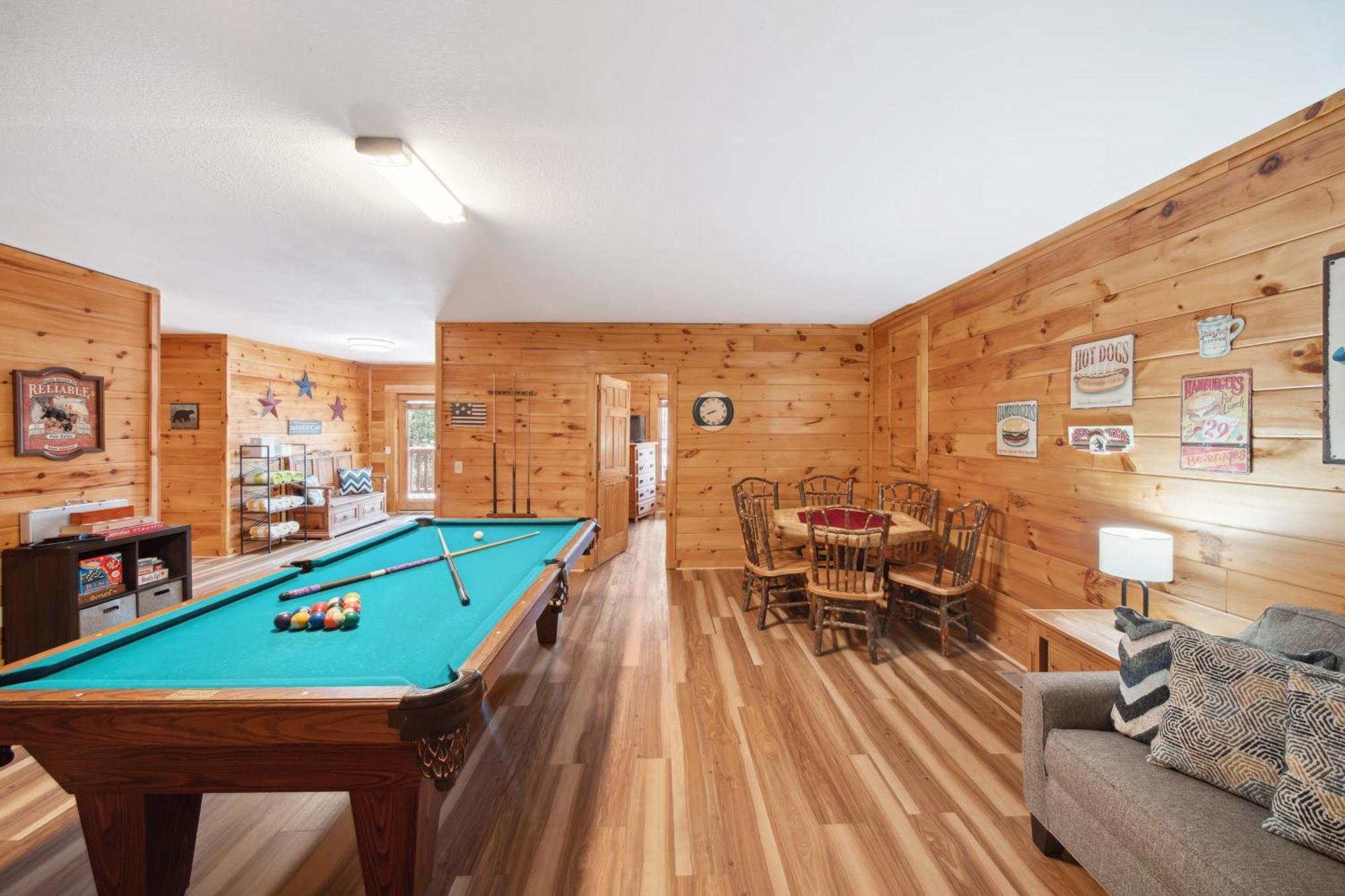 Alpine Resort Near Dollywood, Hot Tub, Game Room, Outdoor Pool, Fast Wifi