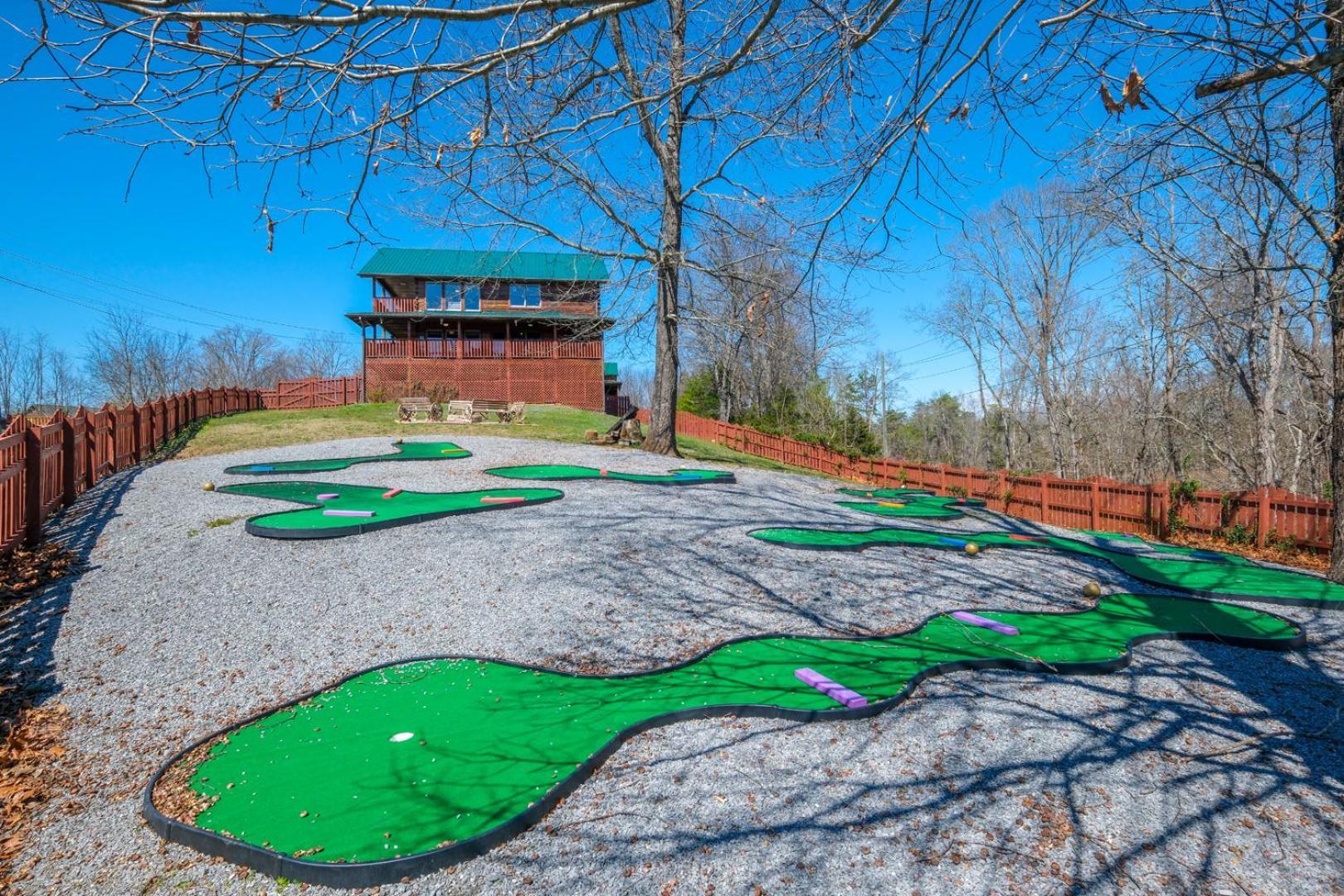 5br Sleeps 20 Putt Putt Gameroom Hot Tub Free Attraction Tickets Pigeon Forge