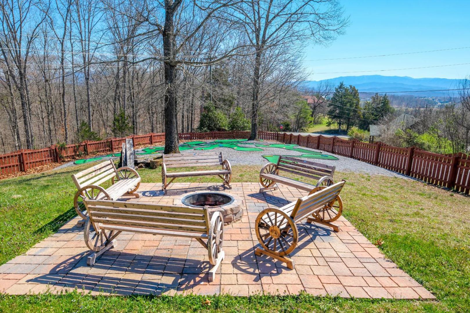 Holiday home 5br Sleeps 20 Putt Putt Gameroom Hot Tub Free Attraction Tickets *