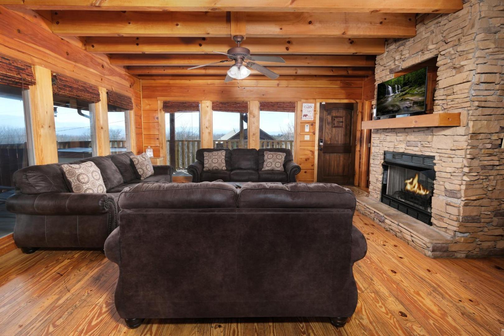 5br Sleeps 20 Putt Putt Gameroom Hot Tub Free Attraction Tickets Holiday home Pigeon Forge
