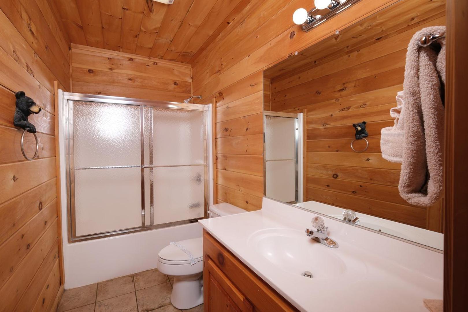 Holiday home 5br Sleeps 20 Putt Putt Gameroom Hot Tub Free Attraction Tickets Pigeon Forge
