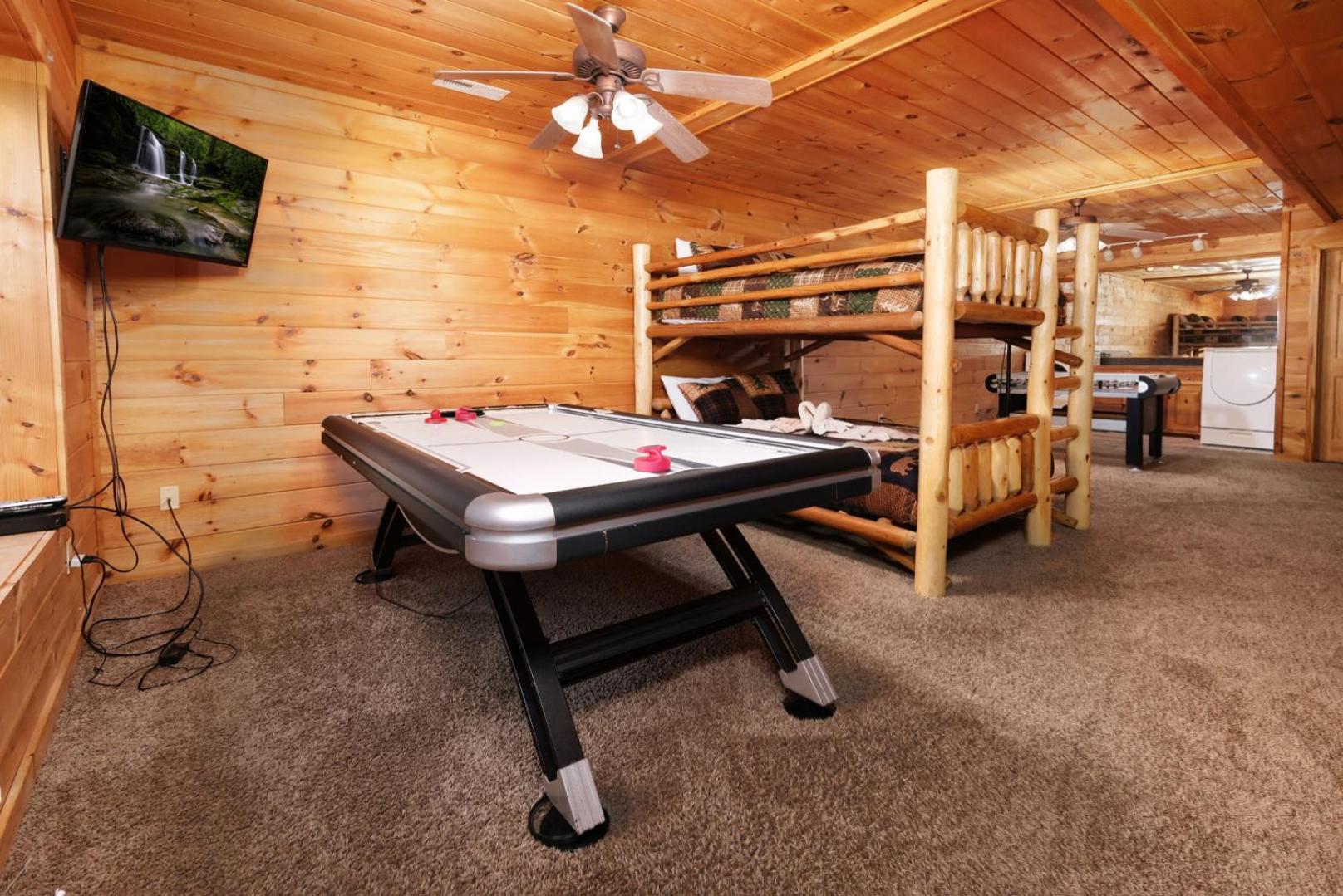 5br Sleeps 20 Putt Putt Gameroom Hot Tub Free Attraction Tickets Pigeon Forge