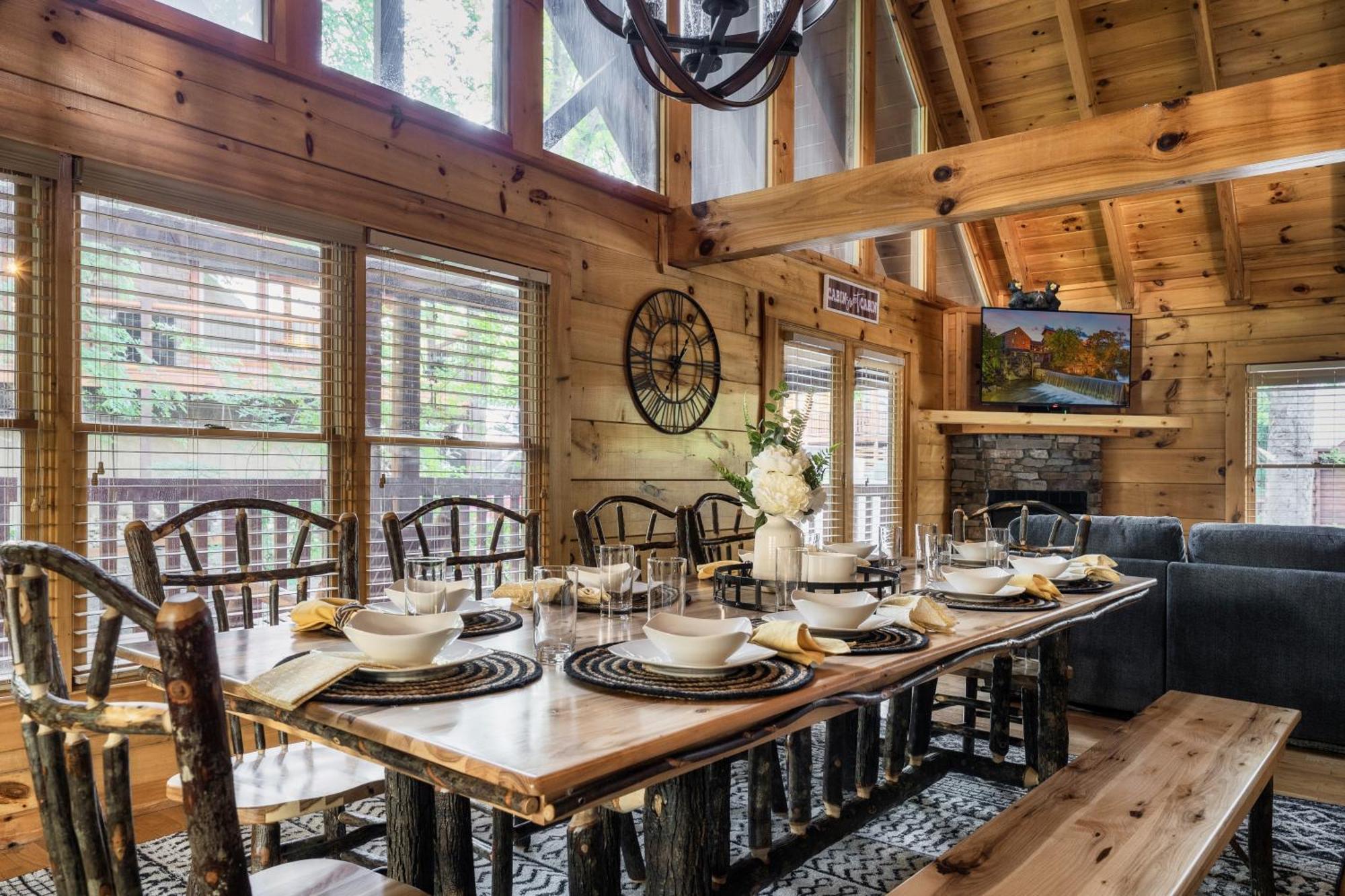 Alpine Resort Near Dollywood, Hot Tub, Game Room, Outdoor Pool, Fast Wifi *