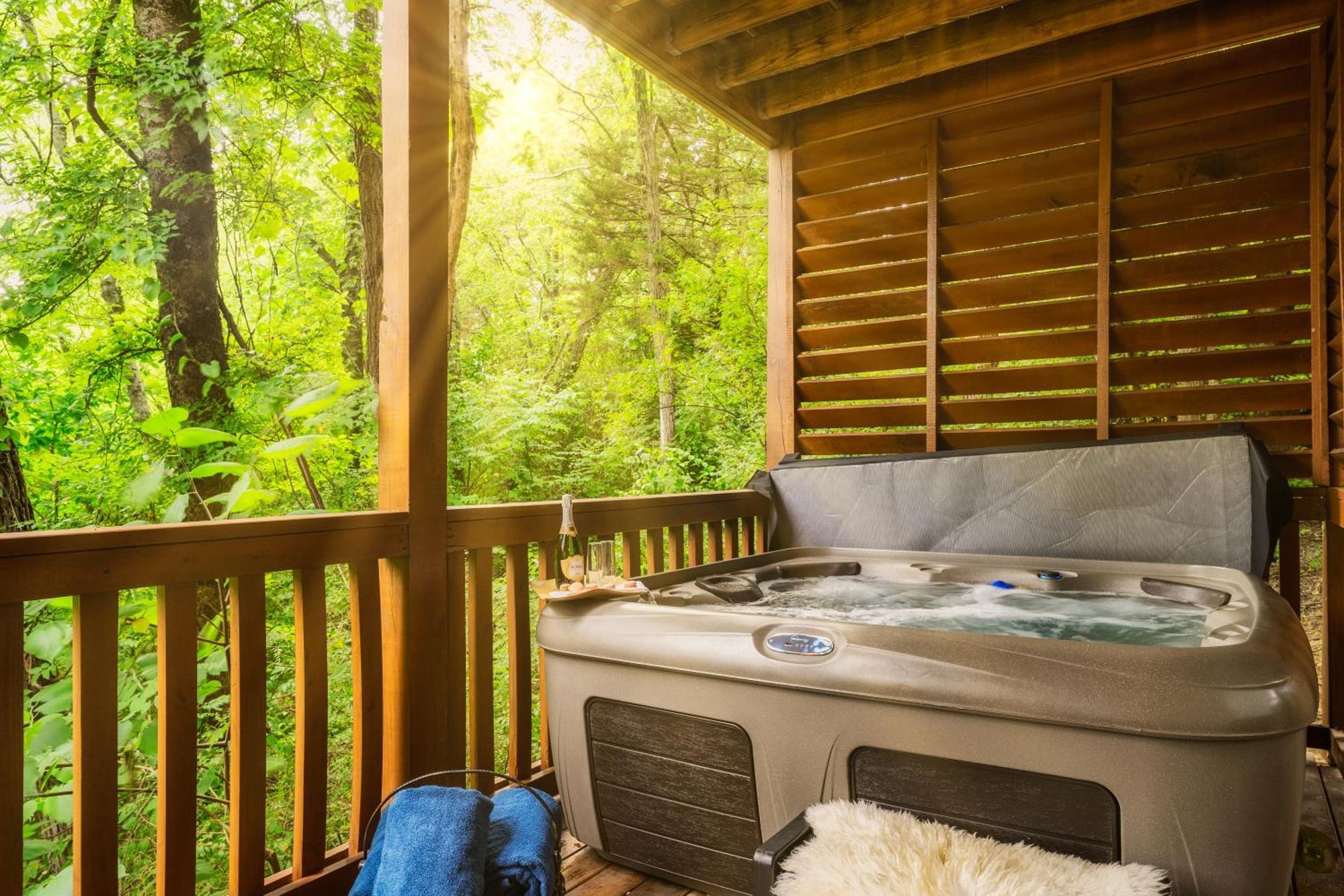 Holiday home Alpine Resort Near Dollywood, Hot Tub, Game Room, Outdoor Pool, Fast Wifi *
