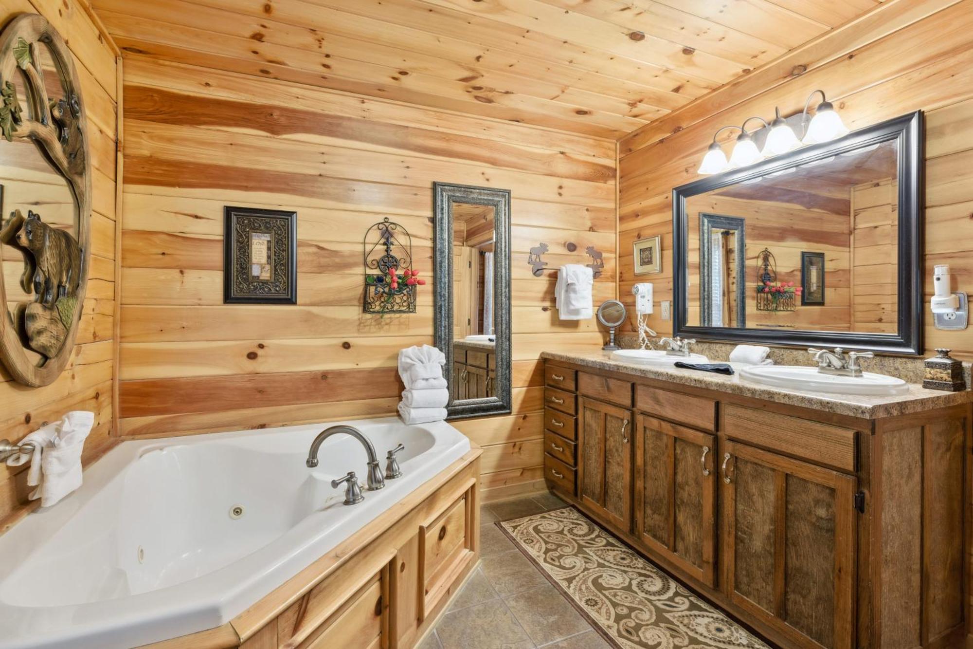 Experience Comfort And Tranquility At Mooseberry Just Minutes From Attractions