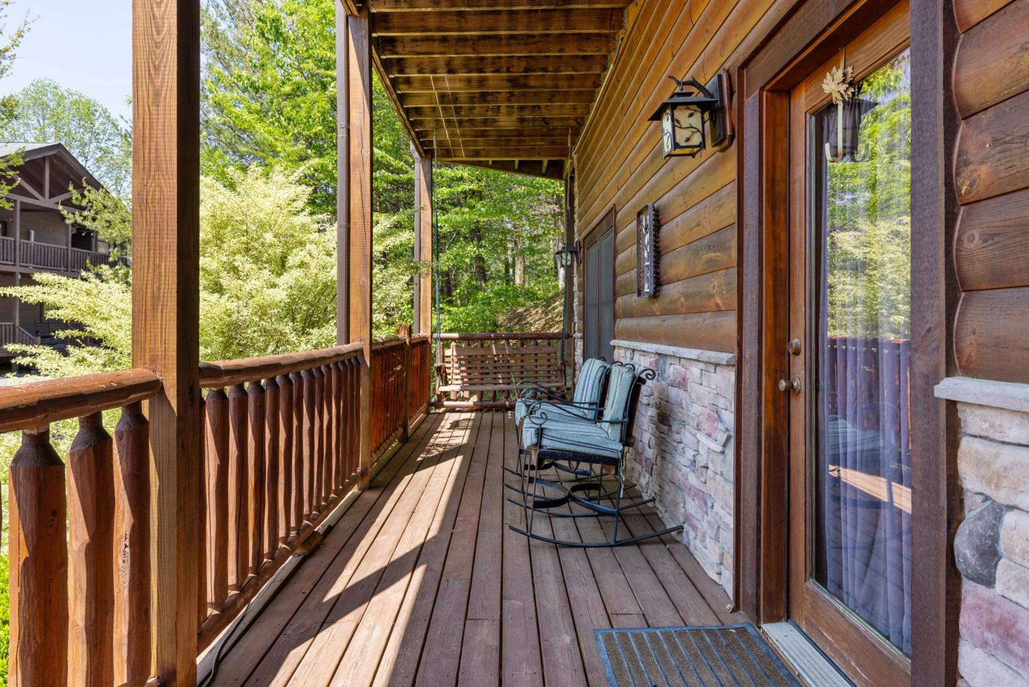 Experience Comfort And Tranquility At Mooseberry Just Minutes From Attractions